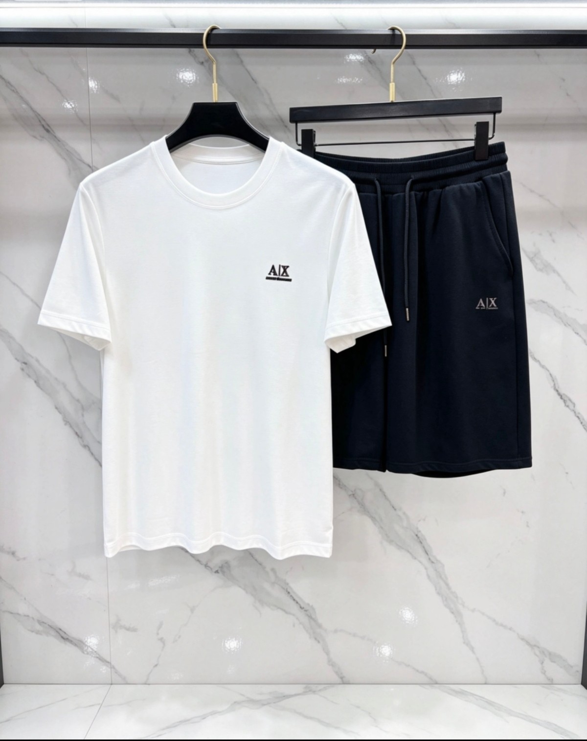 NO:915345,Armani 2026ss spring and summer boutique short-sleeved suit, synchronized with the official website, high-end quality, custom-made top-grade mercerized fabric, 1:1 production by top manufacturers, fashionable brand heavy craftsmanship logo design, soft and delicate feel, skin-friendly and comfortable to wear, versatile and casual, the upper body is very good, handsome, a must-have for trendy men. …………………………………………………… SizeM-XXXXL,, armani, T-shirt,19860909阿玛尼 2026ss春夏精品短袖套装 官网同步 高端品质 定制顶级丝光面料,顶级大厂1:1制作,时尚大牌重工艺logo设计,手感柔软细腻 穿着亲肤舒适 百搭休闲 上身非常赞 帅气 潮男必备品 …………………………………………………… SizeM-XXXXL,,armani,T-shirt,,Men's clothing