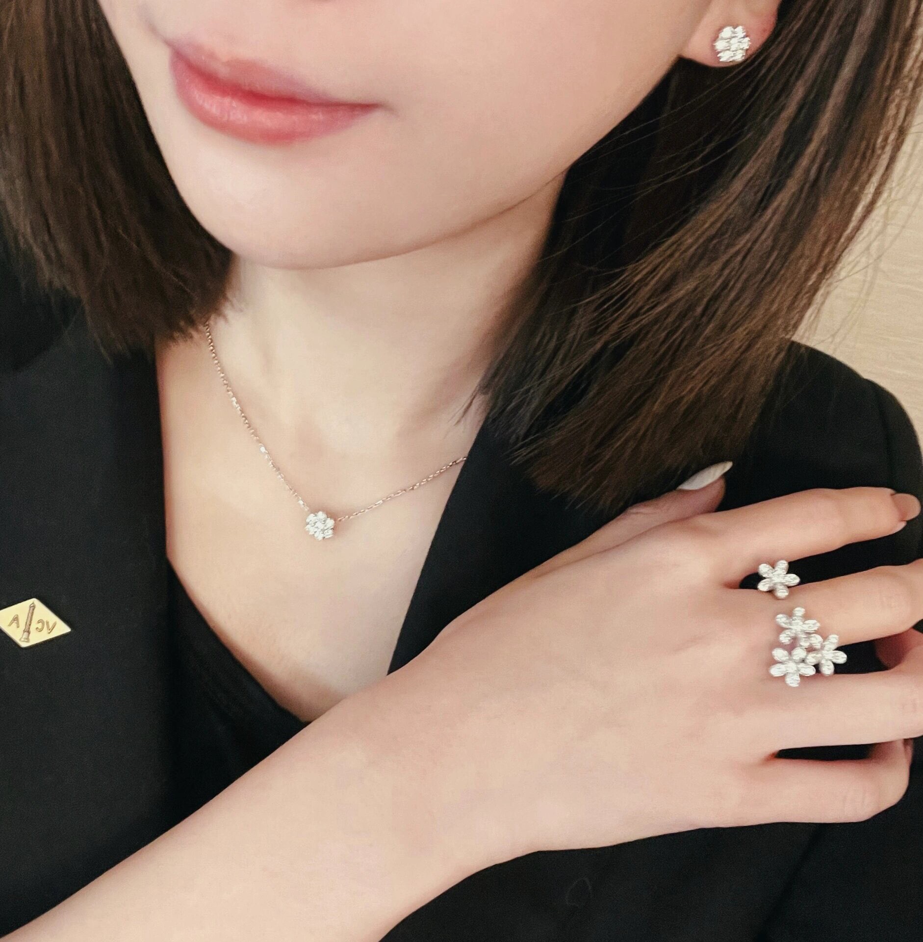 반클리프앤아펠 플루렛 다이아몬드 귀걸이 63781 이미지 3