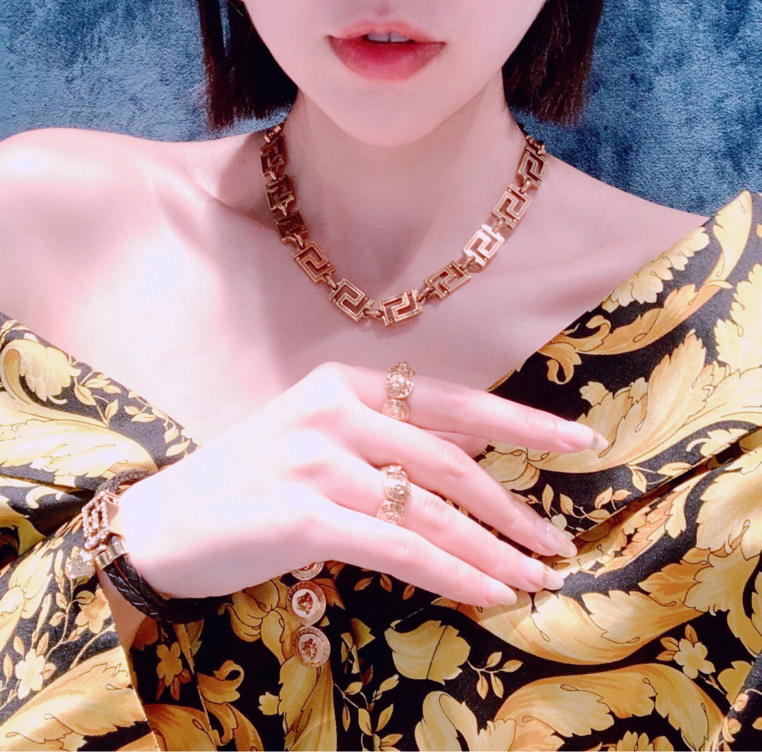 베르사체 메두사 로고 황동 목걸이 63382 이미지 4