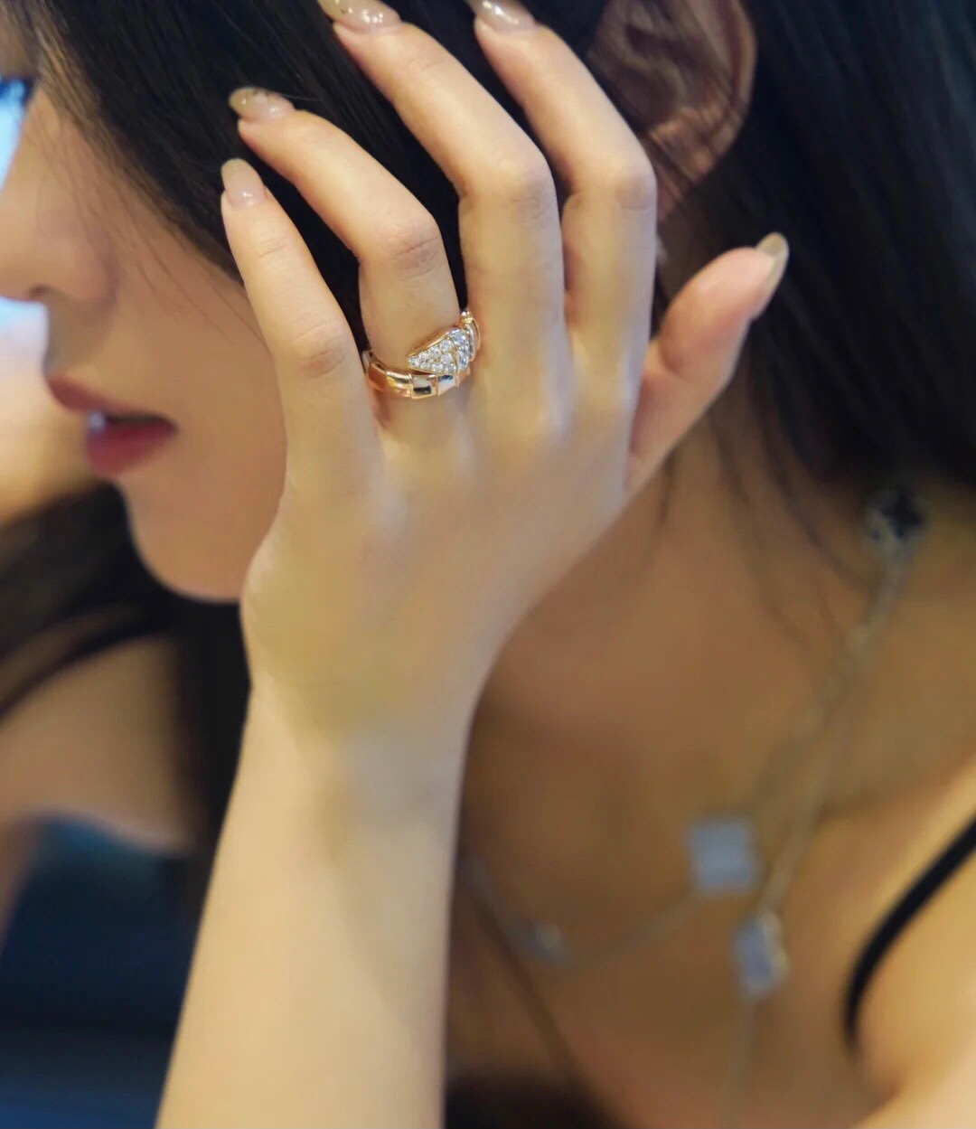 불가리 세르펜티 화이트 마더오브펄 반지 64783 이미지 3