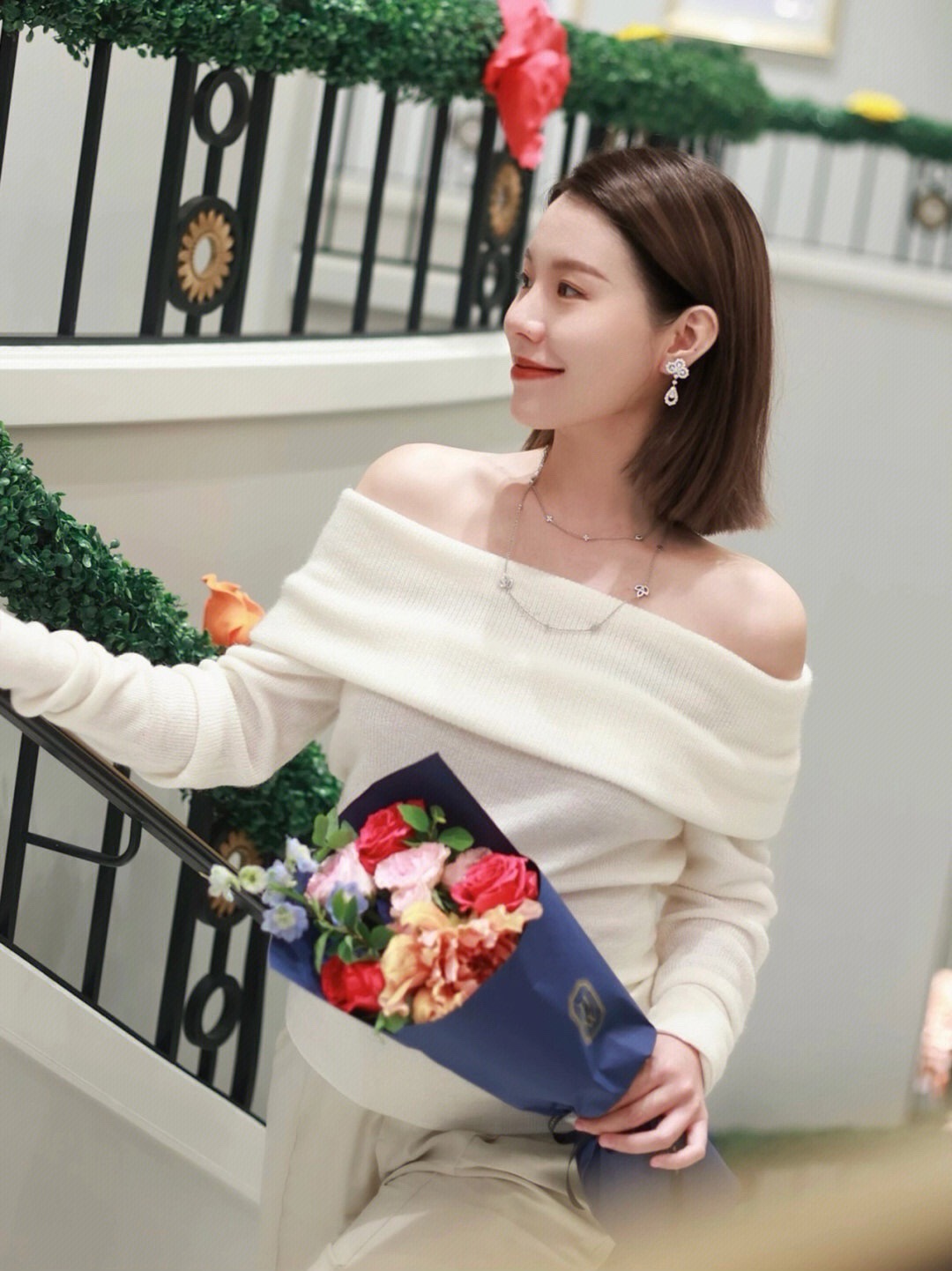 해리윈스턴 루프 다이아몬드 귀걸이 71824 이미지 4