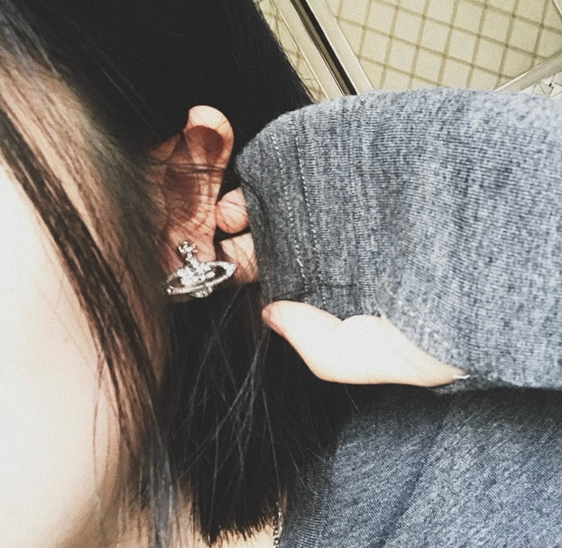 비비안웨스트우드 새턴 장식 귀걸이 65144 이미지 4