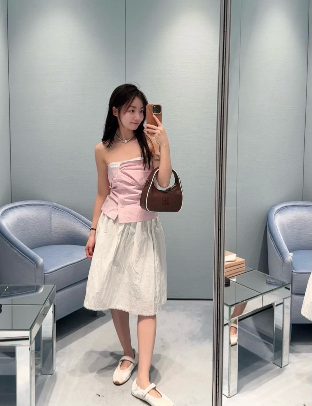 미우미우 에나멜 M자 다이아몬드 장식 목걸이 61224 이미지 8