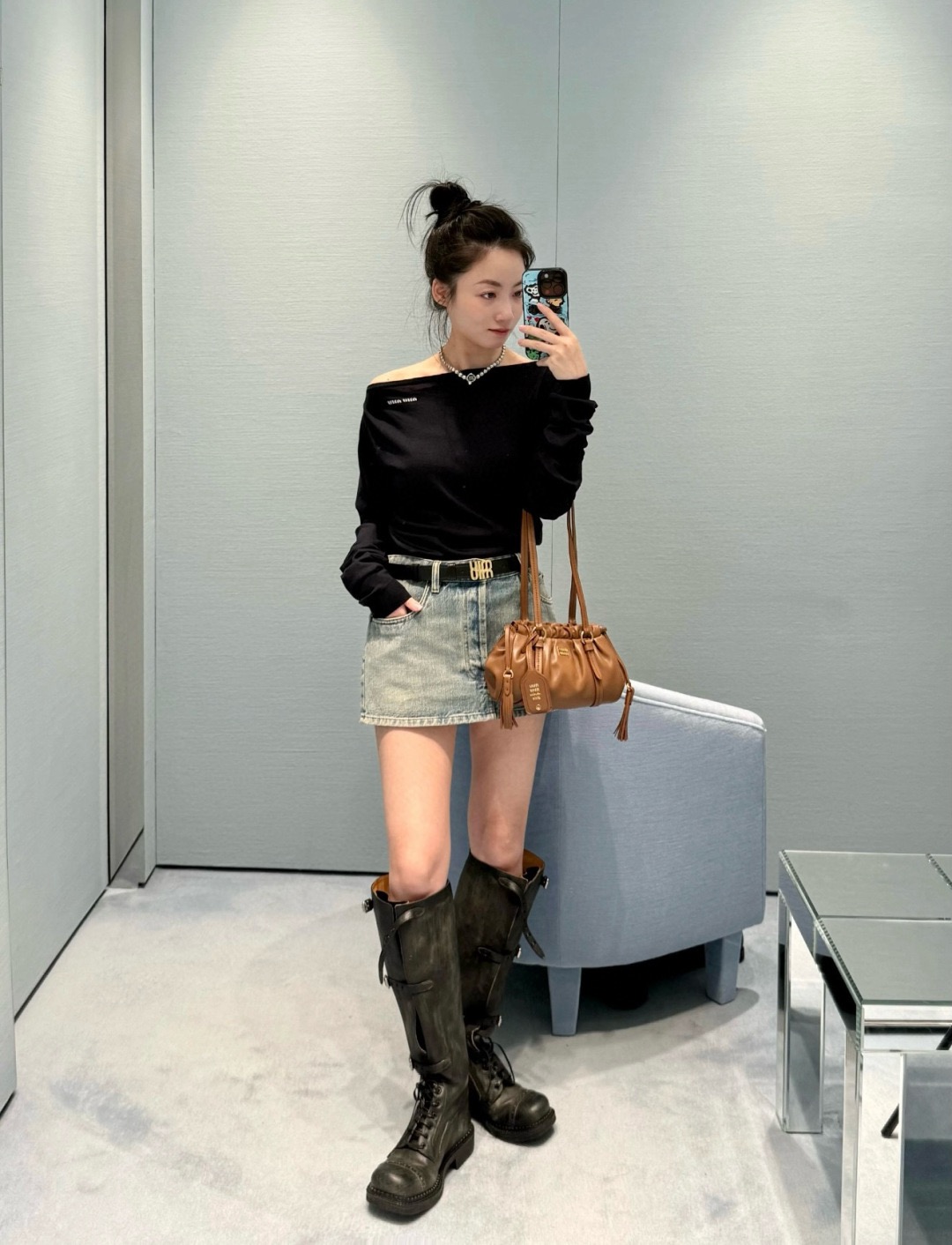 미우미우 에나멜 M자 다이아몬드 장식 목걸이 61224 이미지 2