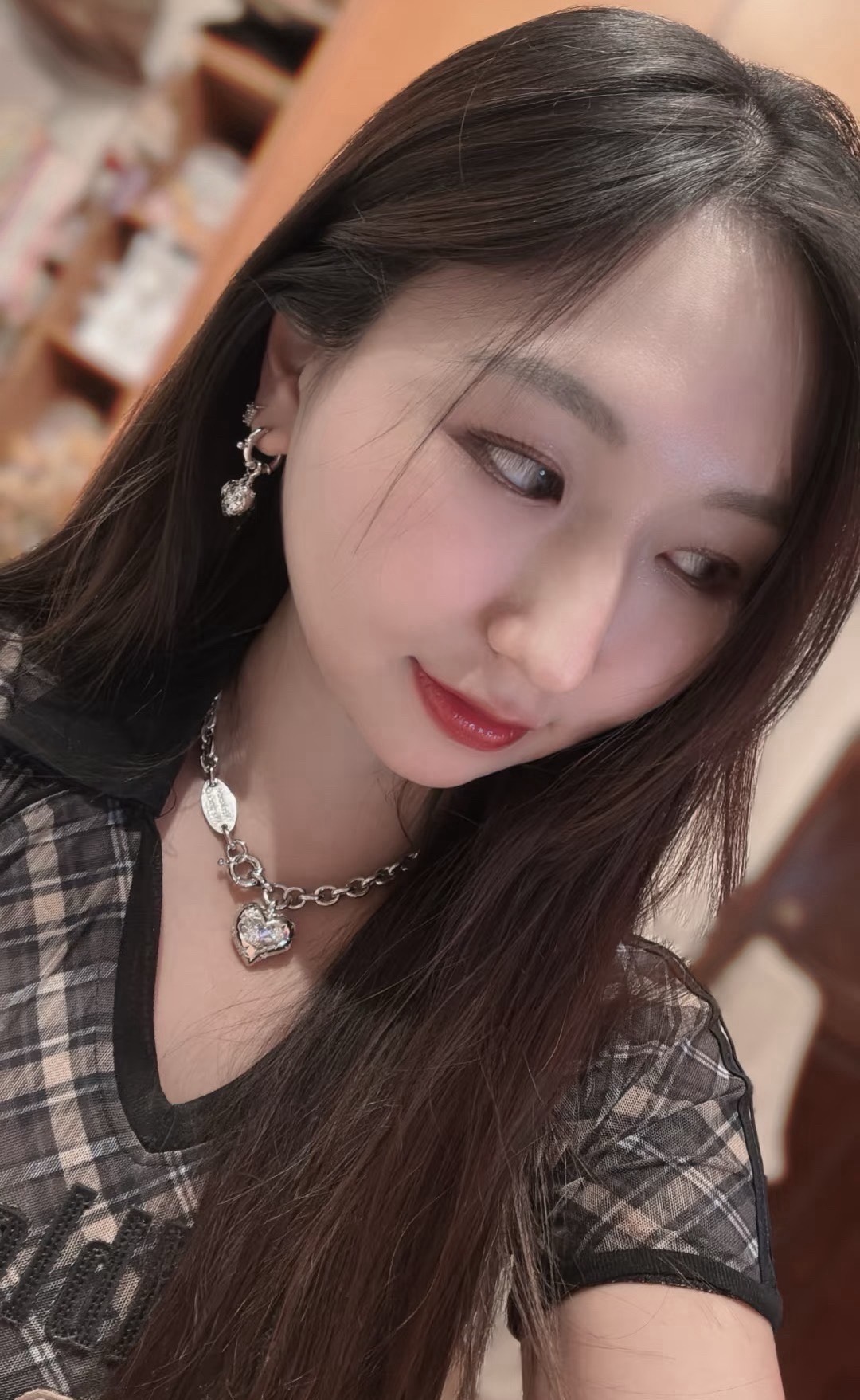 비비안웨스트우드 3D 하트 라인스톤 귀걸이 65240 이미지 2