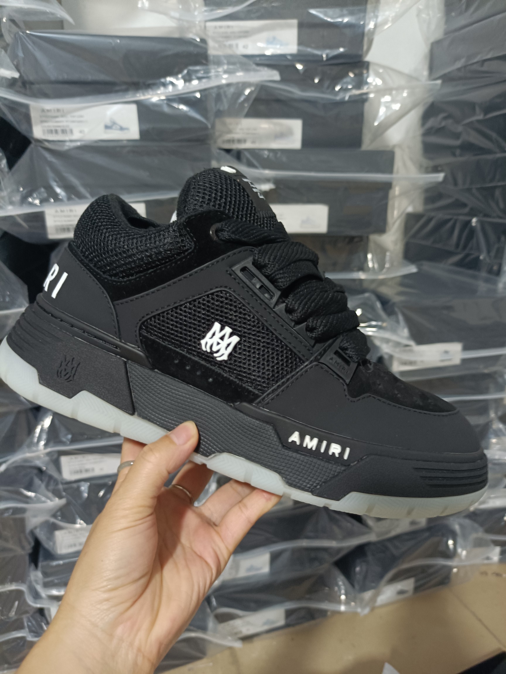 Amir Amiri’s 2025 Ma-1 Bread Shoes: Top Version with Unique Design - 图片 1