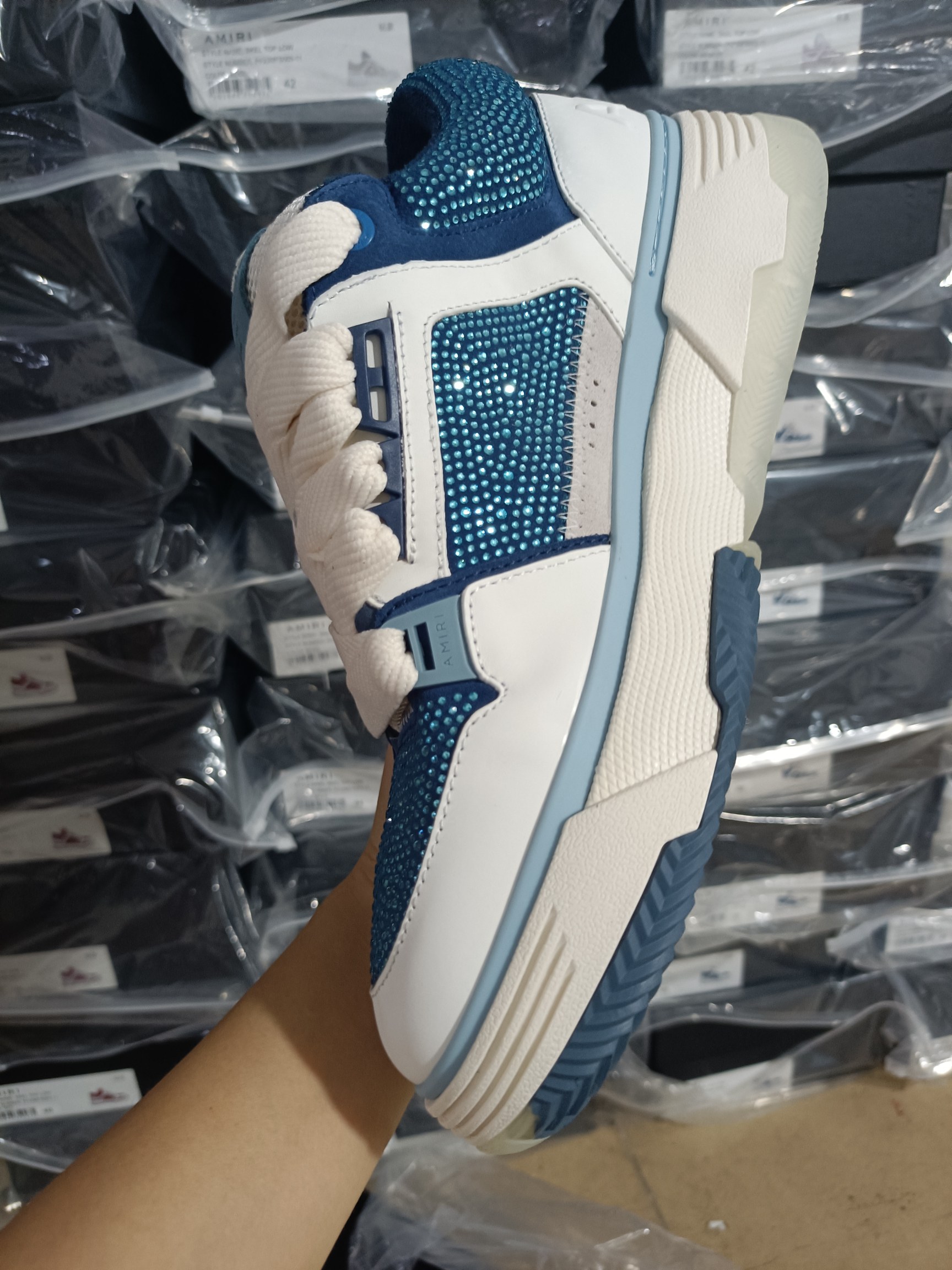 Amiri Amiri’s New Ma-1 Bread Shoes for Spring/Summer 2025: Fashionable Sneakers with Unique Design - 图片 4