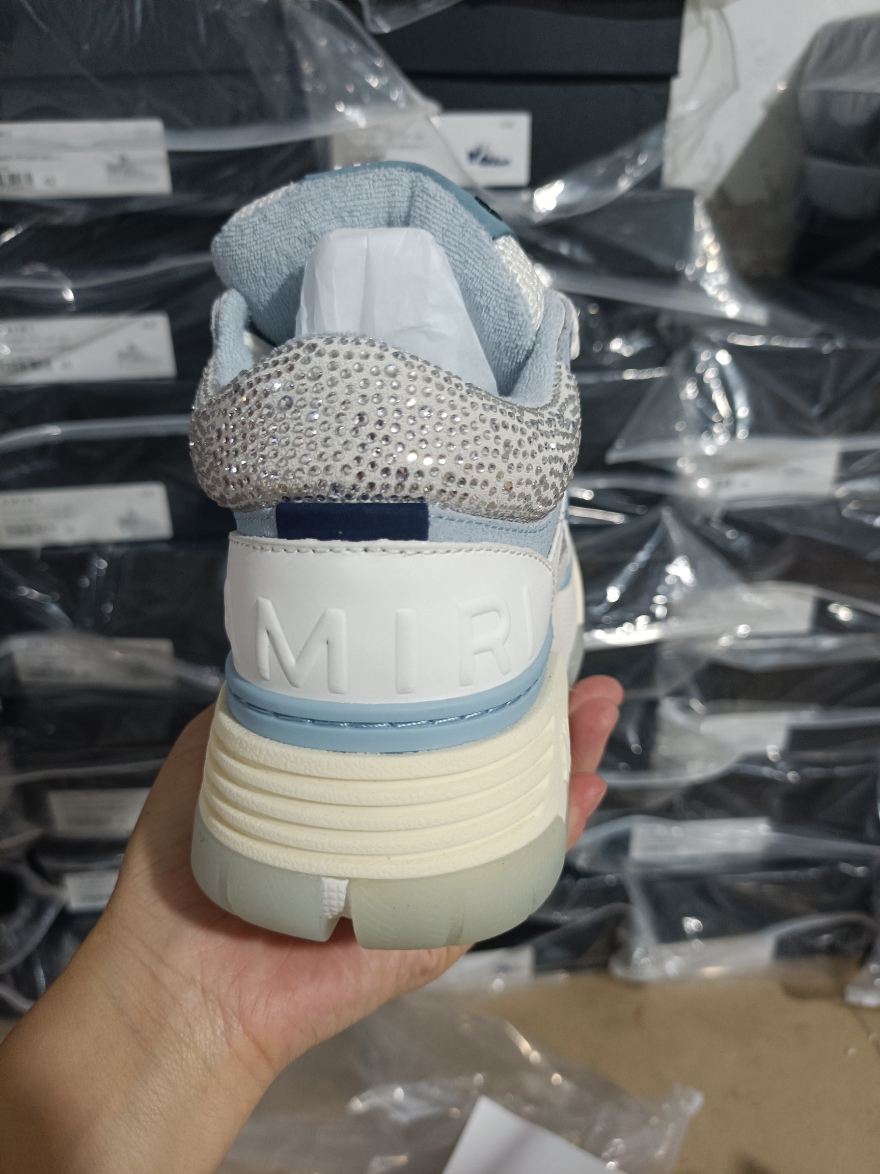 Amiri Amiri’s Ma-1 Bread Shoes: Vibrant Colors and Unique Design for 2025. - 图片 3