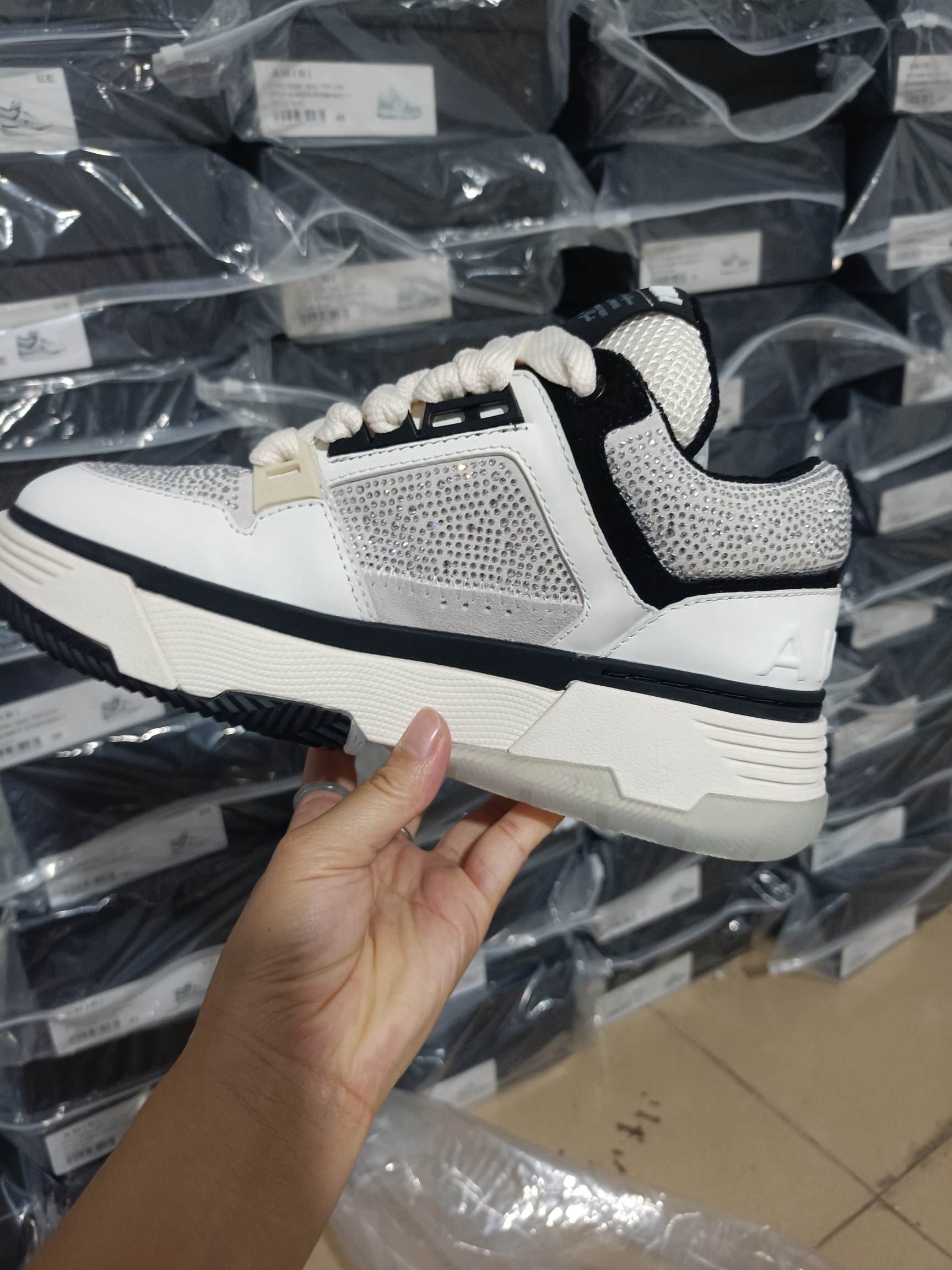 Amiri Amiri’s New Ma-1 Bread Shoes for Spring/Summer 2025: Lovers’ Leisure Sneakers - 图片 4