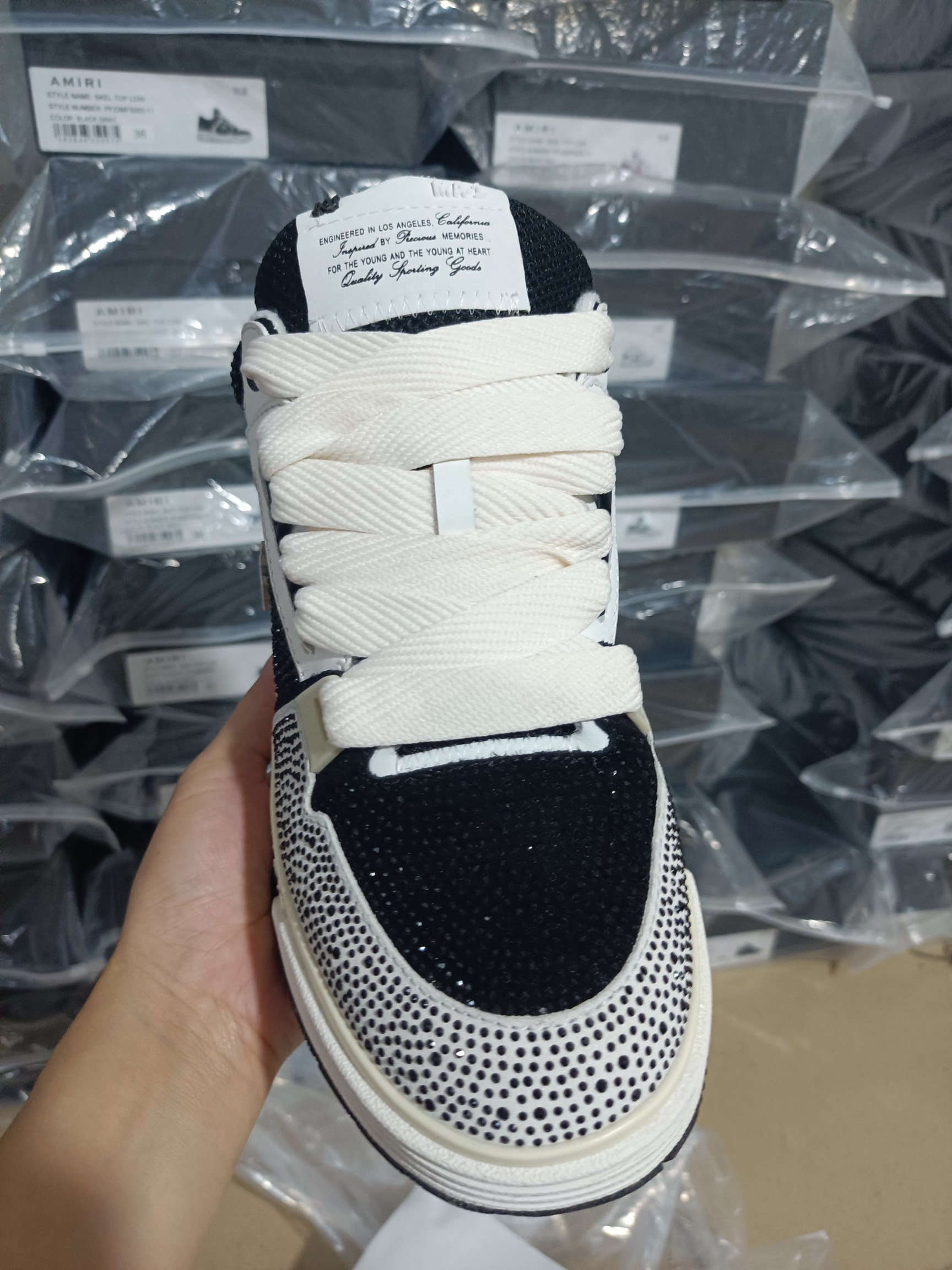 Amir Amiri’s 2025 Ma-1 Bread Shoes: Vibrant Colors and Unique Design - 图片 2