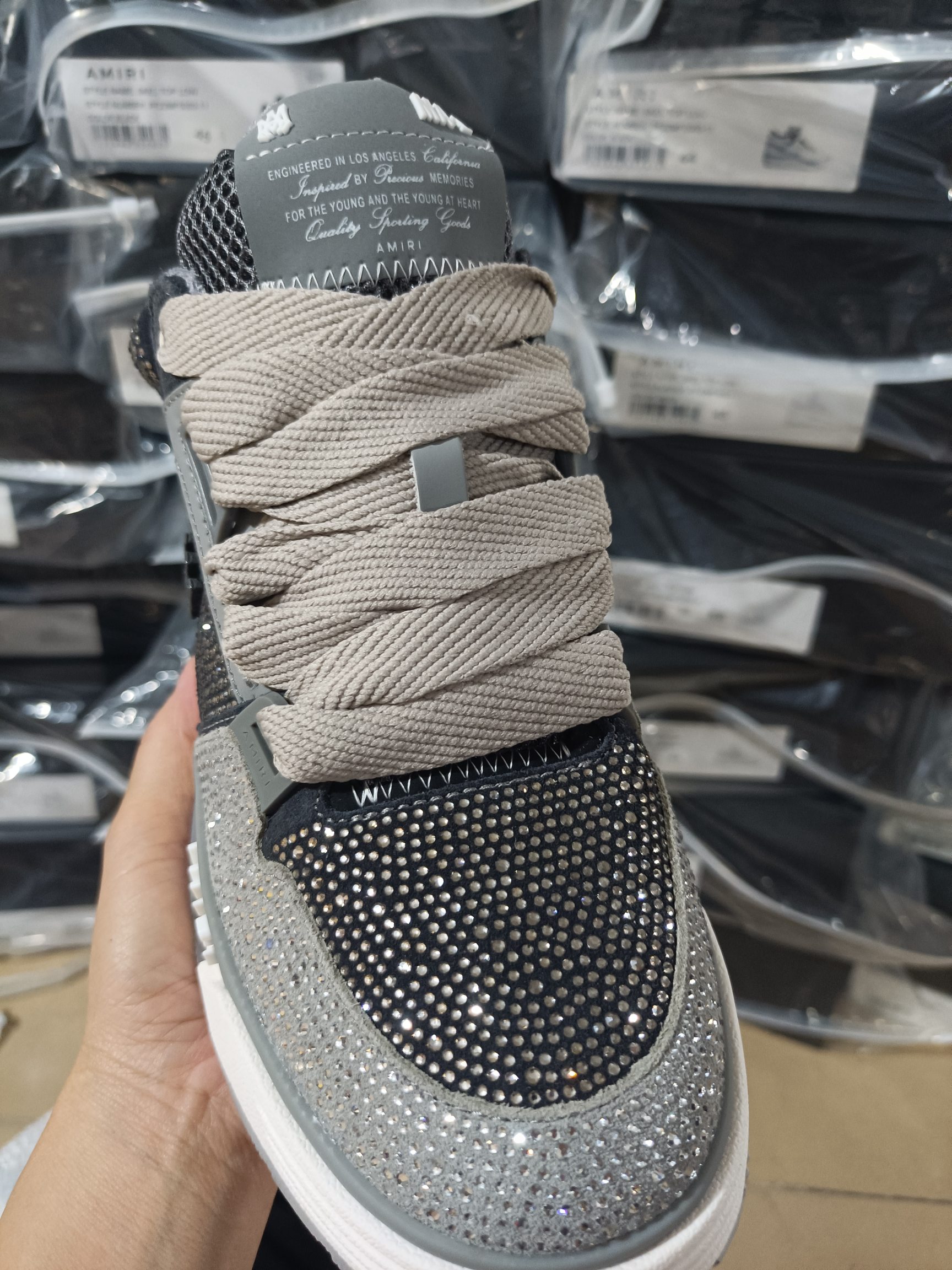 Amiri Amiri’s 2025 Ma-1 Bread Shoes: Lovers’ Sneaker Style with Vibrant Colors - 图片 2
