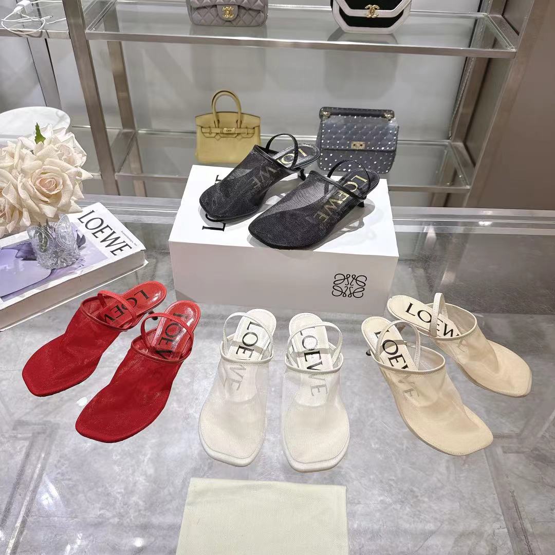 NO:390868,LOEWE 2025 latest hit sandals, original 1:1 development Fabric: imported elastic mesh Inner footbed: sheepskin Outsole: TPU anti-slip wear-resistant sole Code: 35-41 Heel height.4.5cm, split-toe shoes, loewe, loewe, slippers, sheepskin19860909LOEWE罗意威2025最新爆款凉拖鞋,原版1:1开发 面料:进口弹力网布 内里垫脚:羊皮 大底:TPU防滑耐磨底 配码:35-41 跟高.4.5cm,分趾鞋,loewe,loewe,slippers,sheepskin,Women's Shoes