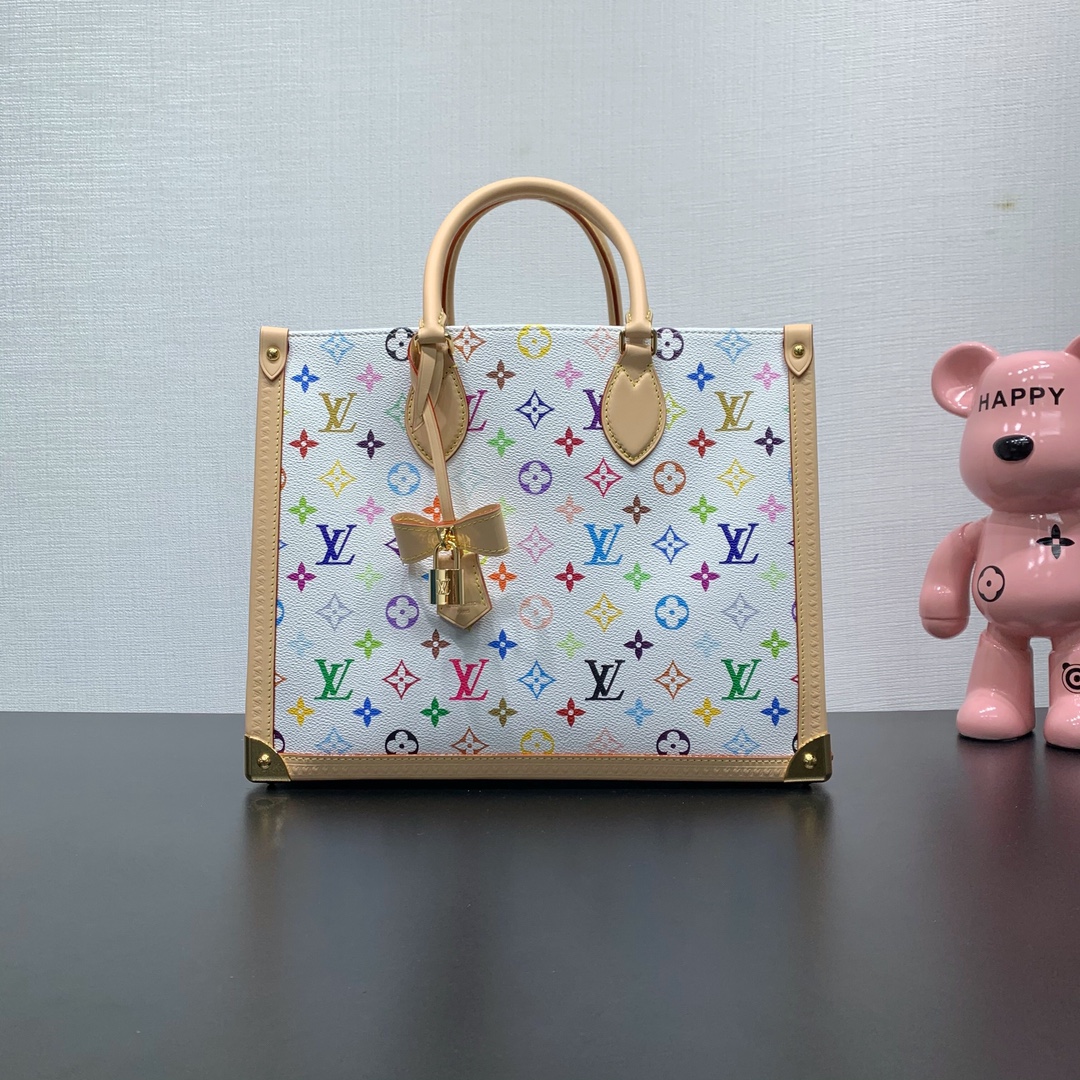 NO:186972,Original product, model number M13079 Louis Vuitton x Takashi Murakami reprint series interprets OnTheGo medium-sized handbags with flexible brushstrokes. Colorful Monogram canvas body, cowhide and LV x TM key bags show exquisite style, bright corners trace back to Louis Vuitton's traditional suitcase design, shoulder straps and top handles achieve multiple carrying methods. 27 x 14 x 35 cm (height x width x length), authentic LV, louis vuitton, louis vuitton, cowhide19860909原厂货 款号M13079 路易威登 x 村上隆再版系列以灵动笔触演绎 OnTheGo 中号手袋.缤纷 Monogram 帆布包身、牛皮革饰边和 LV x TM 钥匙包彰显考究格调,莹亮包角回溯路易威登传统行李箱设计,肩带和顶部手柄实现多种背携方式. 27 x 14 x 35 厘米 (高 x 宽 x 长度),正品级LV,louis vuitton,louis vuitton,cowhide,Bag