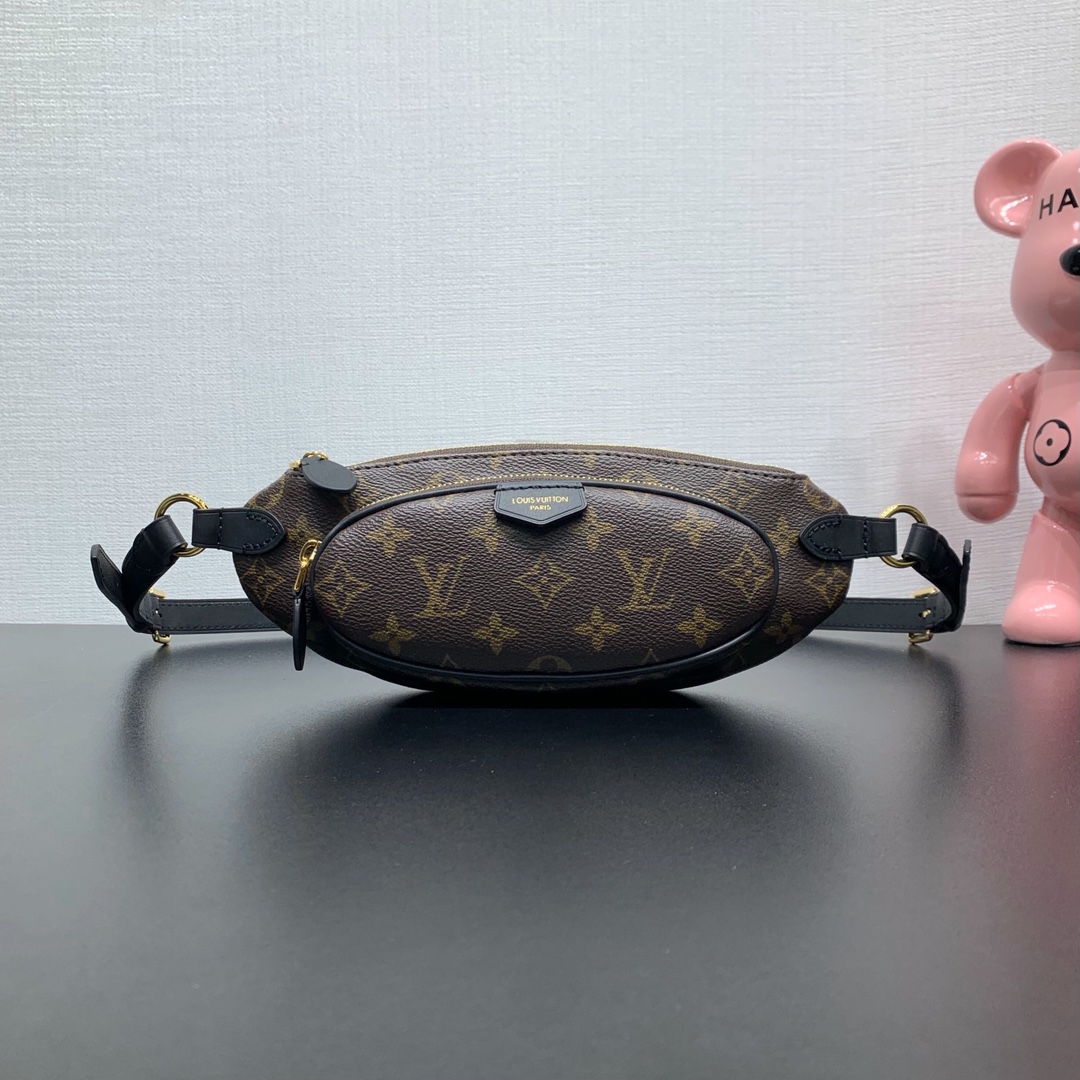 NO:186982,Original product M14806 Keepit waist bag debuted in the spring and summer show. Monogram coated canvas is cut into a compact configuration, paired with adjustable shoulder straps and zippered outer compartment, which can achieve the easy and easy way you need in daily life in a variety of ways. The front leather label expresses the Louis Vuitton logo. 12 x 6 x 29 cm (height x width x length), authentic LV, louis vuitton, louis vuitton19860909原厂货 款号M14806 Keepit 腰包于 春夏秀场初次亮相,选用 Monogram 涂层帆布裁出紧凑构型,搭配可调节肩带和拉链外隔层,以多种背携方式实现日常所需的轻松随行.正面皮革标签抒写路易威登标识. 12 x 6 x 29 厘米 (高 x 宽 x 长度),正品级LV,louis vuitton,louis vuitton,Bag