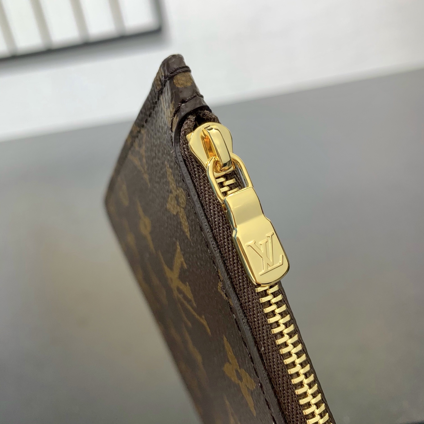【顶级原单】 款号：M46975（钢扣）        本款 Neverfull 中号托特包为柔软 Monogram 帆