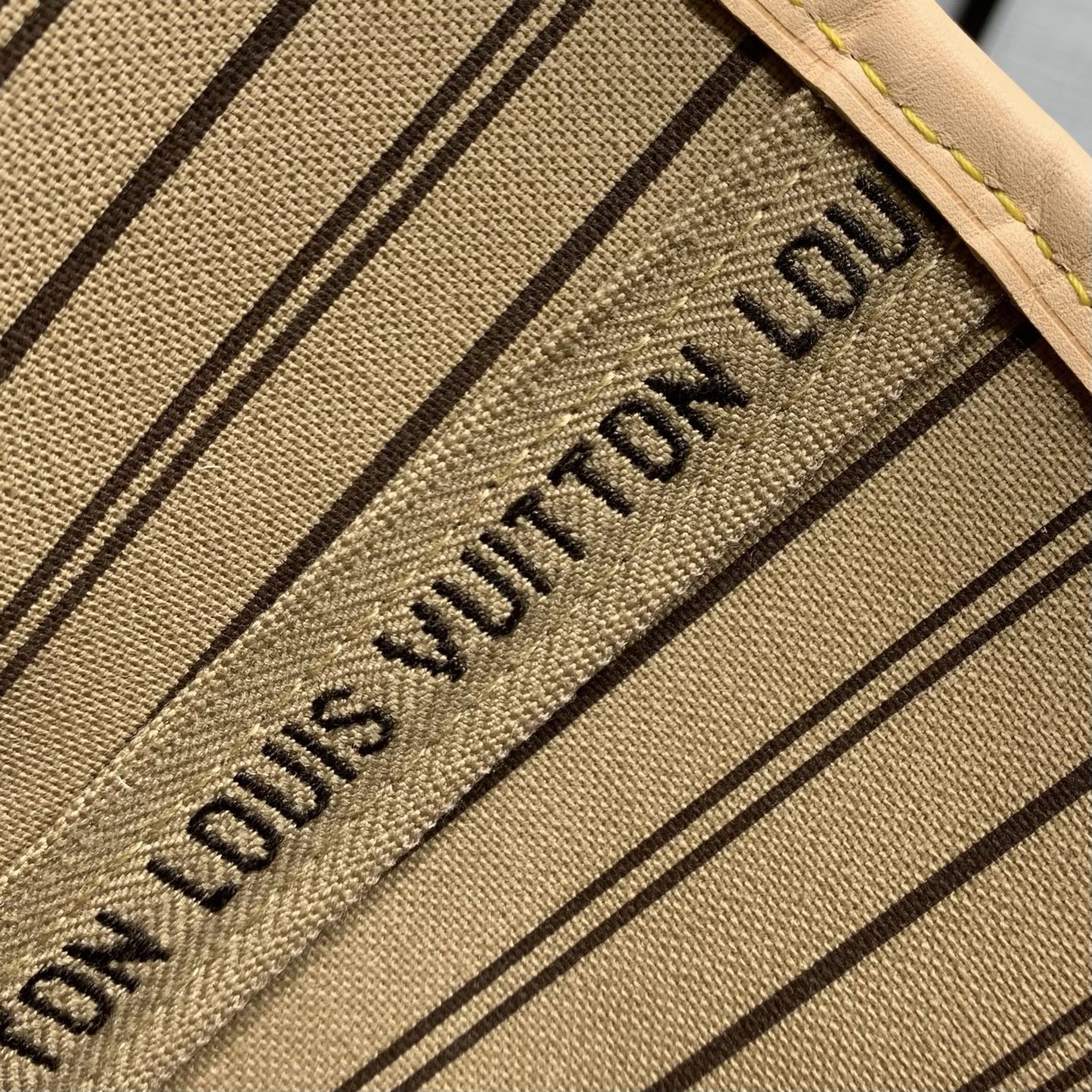 【顶级原单】 款号：M46975（钢扣）        本款 Neverfull 中号托特包为柔软 Monogram 帆