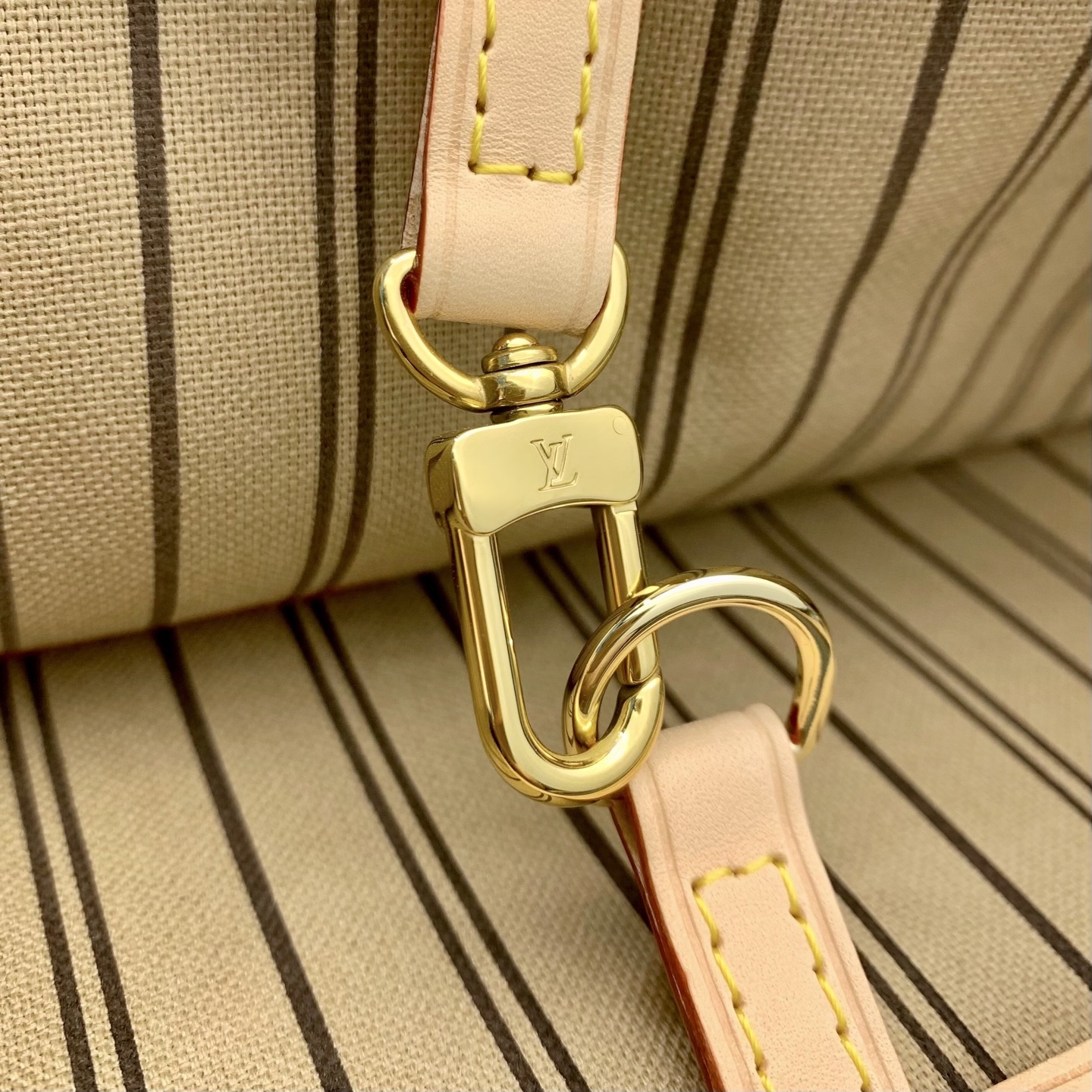 【顶级原单】 款号：M46975（钢扣）        本款 Neverfull 中号托特包为柔软 Monogram 帆