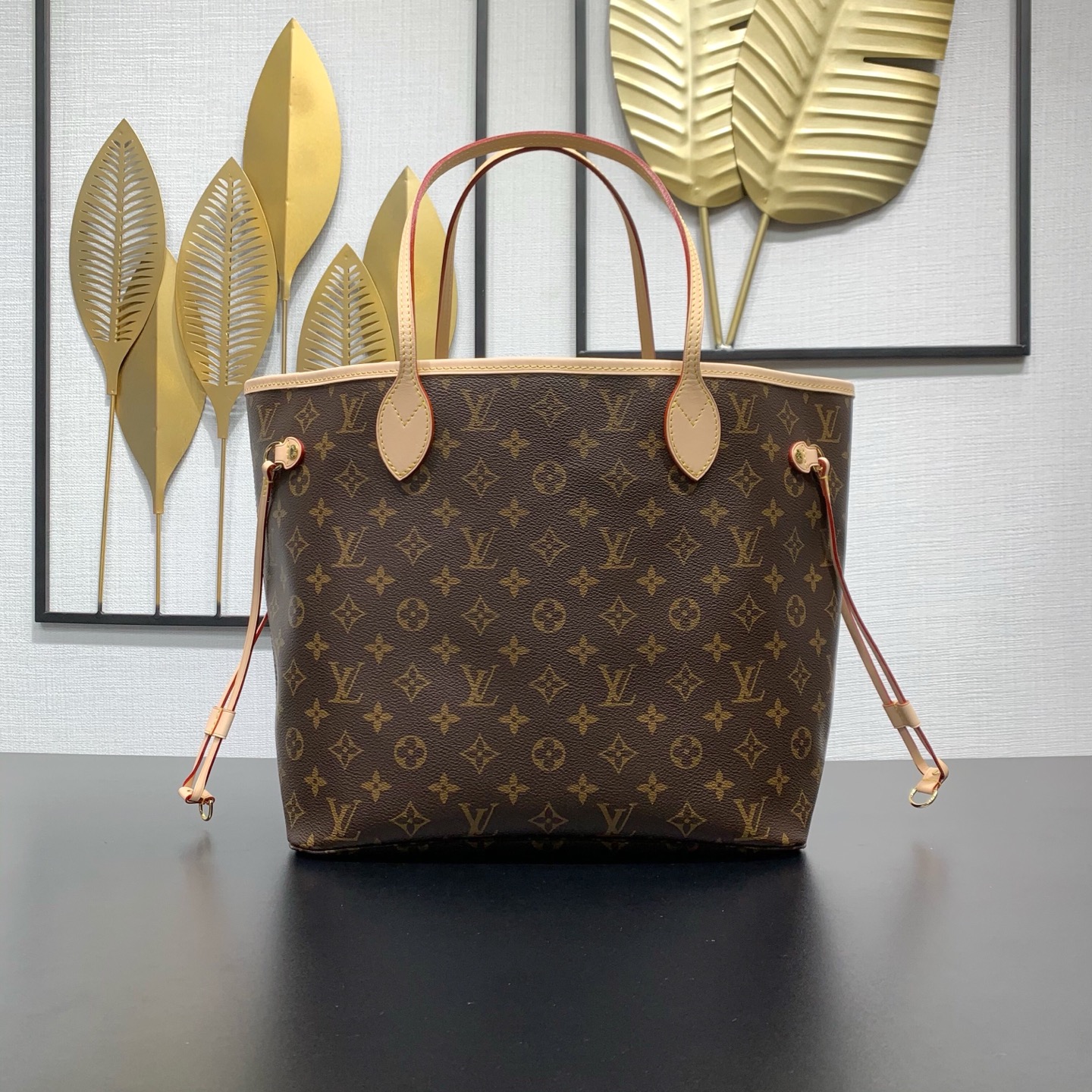【顶级原单】 款号：M46975（钢扣）        本款 Neverfull 中号托特包为柔软 Monogram 帆