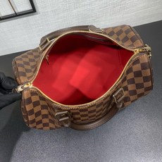 【顶级原单】 款号:N40590 钢扣 Speedy 系列手袋原为 1930 年代的旅行者而设计,以此之名致敬 【顶级原单】 款号:N40590 钢扣 Speedy 系列手袋原为 1930 年代的旅行者而设计,以此之名致敬