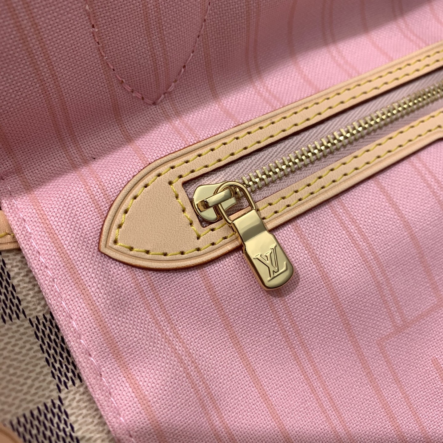 【顶级原单】 款号：N40603 钢扣        本款 Neverfull 中号托特包为 Damier Azur 帆