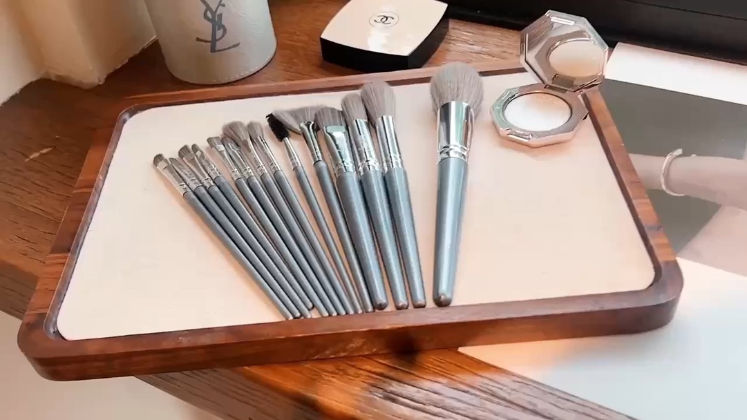 14-Piece Makeup Brush Set featuring ultra-soft, dense bristles - BeautyMakeUp
