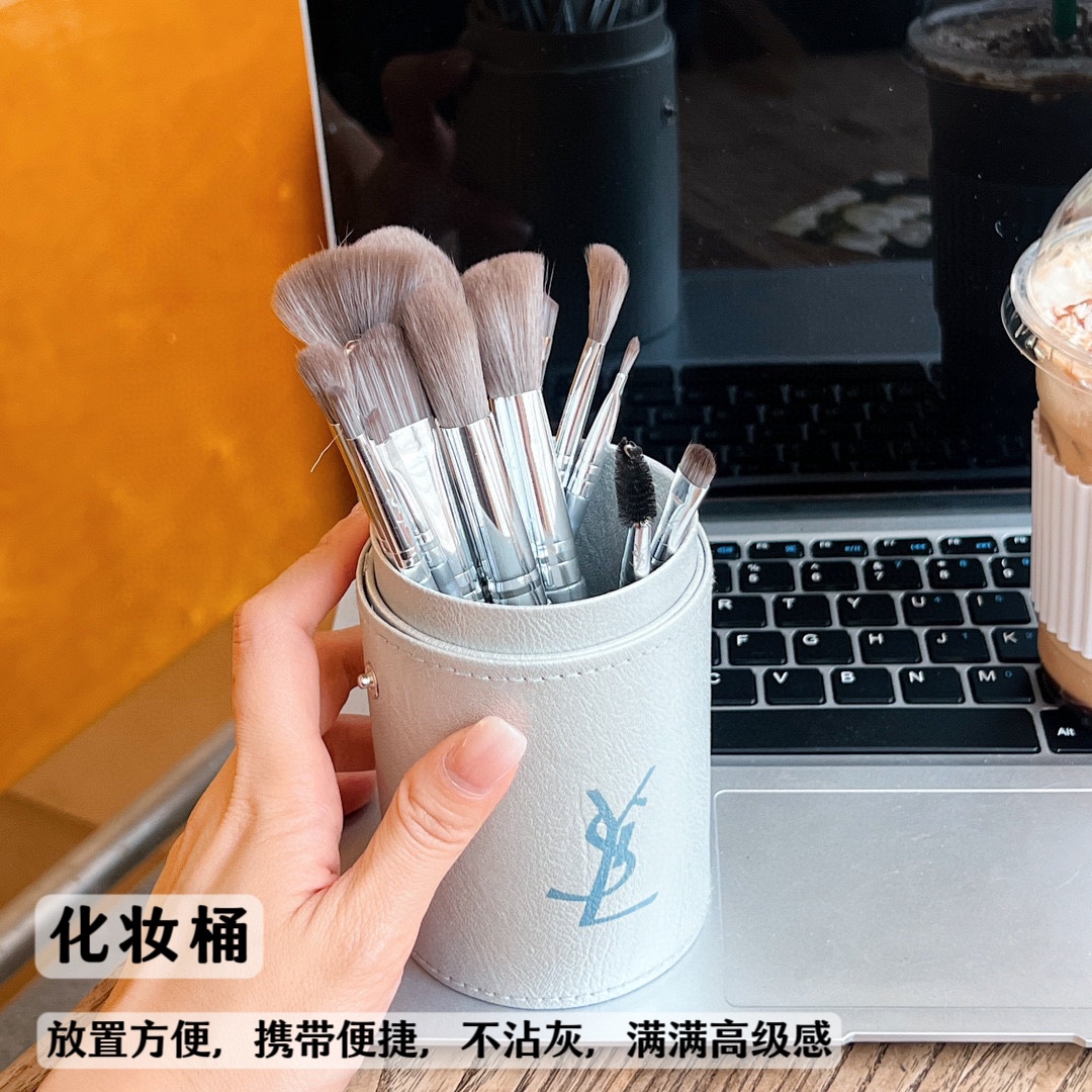 Essential Guide: Selecting Your First Makeup Brush Set - BeautyMakeUp 3