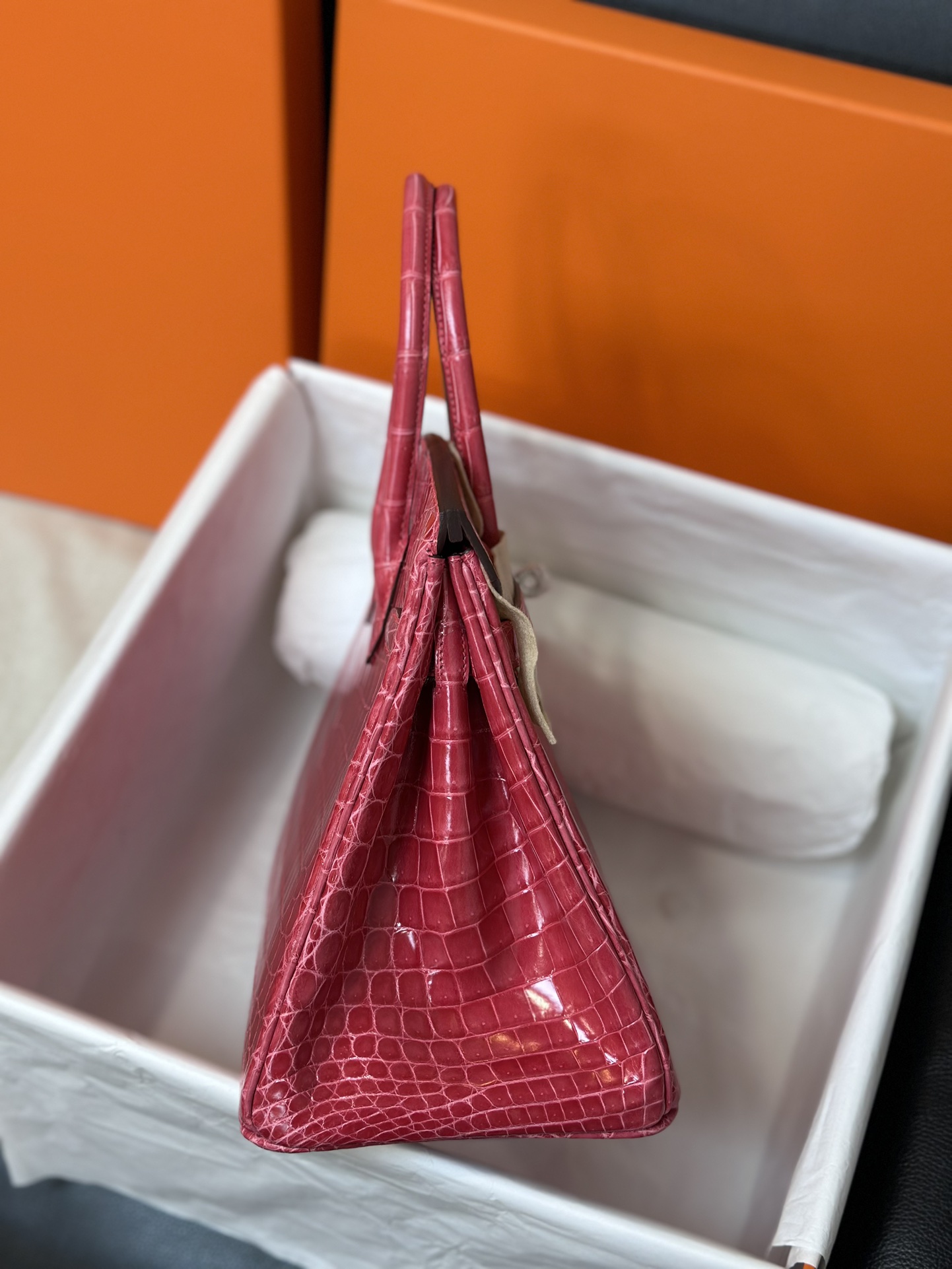 bk30   尼罗鳄  极致粉  银扣  现货

hcp进口 尼罗鳄三张皮制作，手工蜡线工艺。