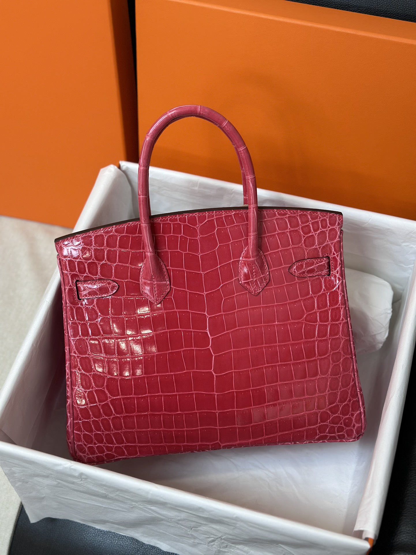 bk30   尼罗鳄  极致粉  银扣  现货

hcp进口 尼罗鳄三张皮制作，手工蜡线工艺。