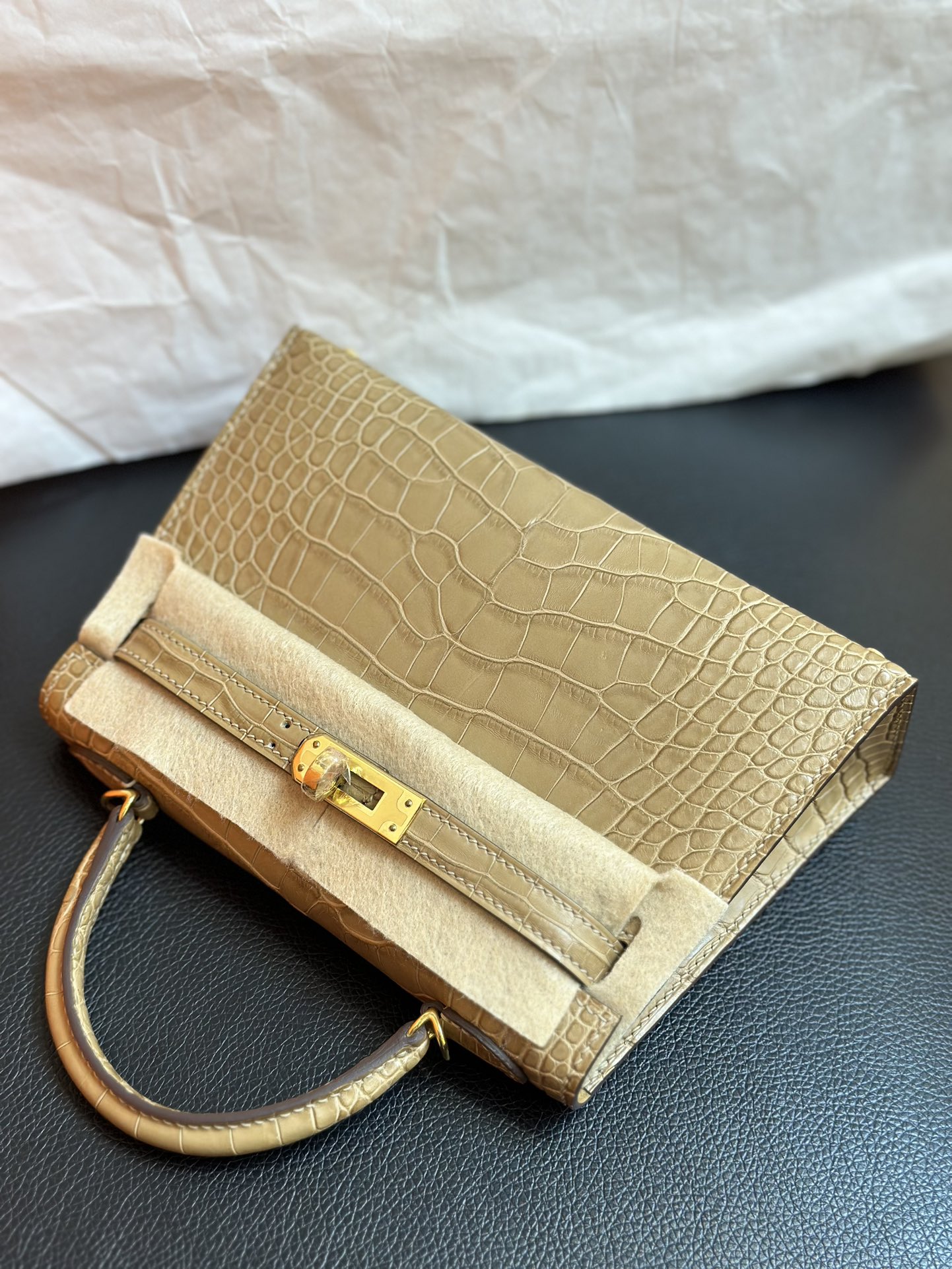 mini二代19CM 迷你 凯莉 美洲鳄  奶茶色  金扣 现货

进口hcp水染美洲鳄   顶级手缝蜡线