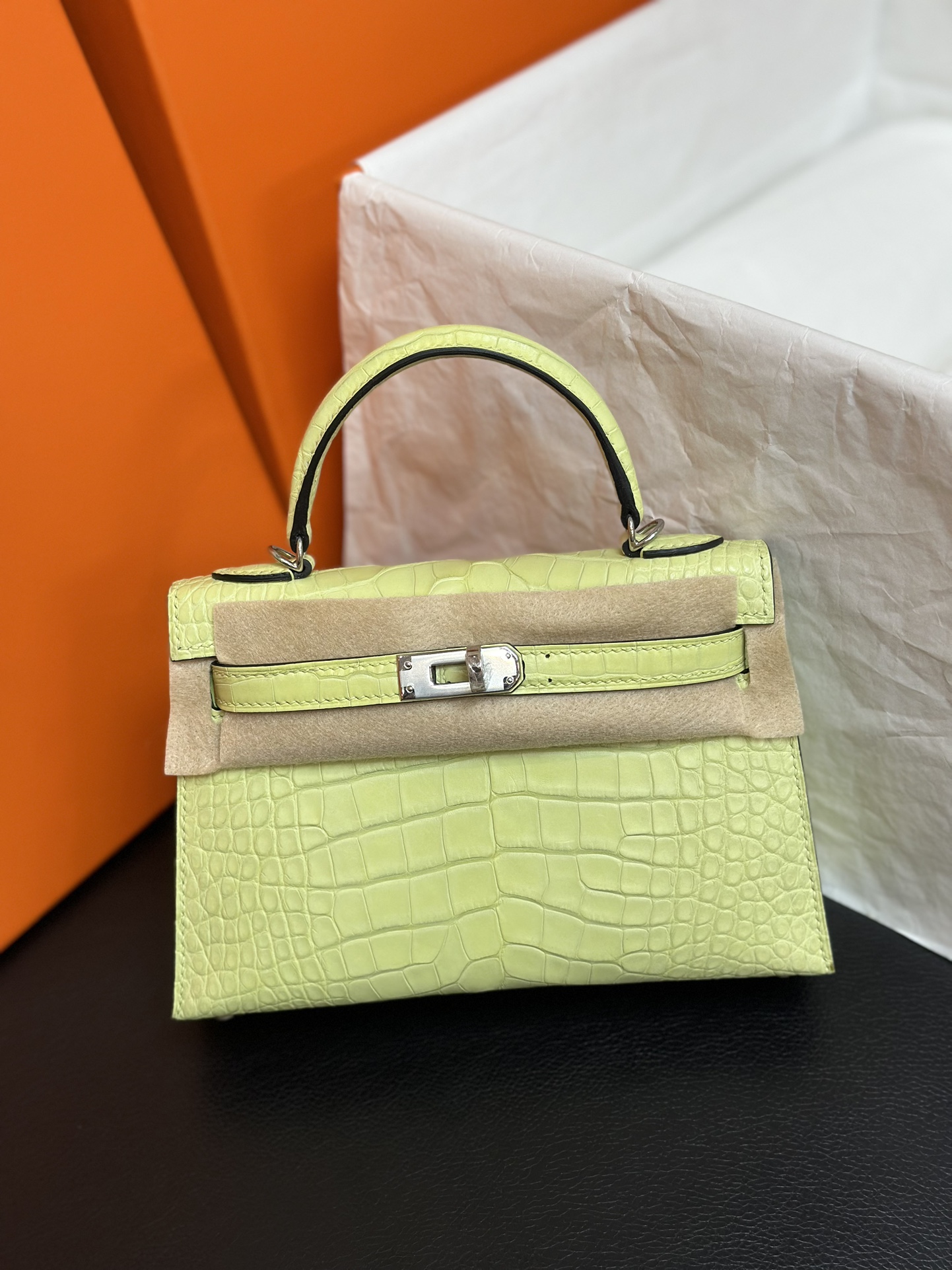 NO:699852,Kelly mini second generation 19CM. American crocodile R9 bud yellow spot imported hc water-dyed American crocodile hand-nailed top hand-sewn wax thread, Hermes, hermes, Hermes,19860909Kelly mini二代19CM.美洲鳄 R9 嫩芽黄 现货 进口hc水染美洲鳄手工钉 顶级手缝蜡线,爱马仕,hermes,Hermes,,Bag