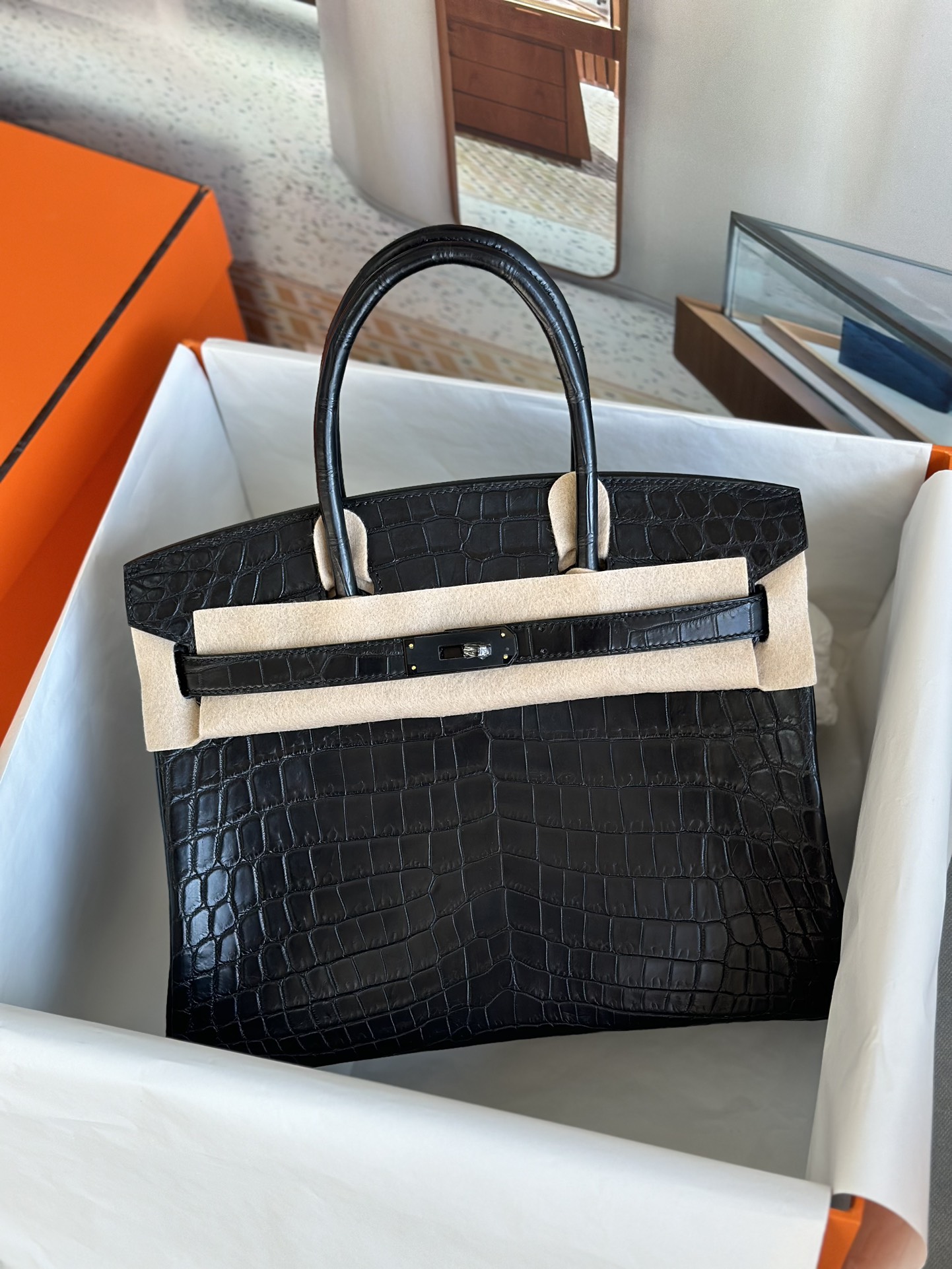 bk30   尼罗鳄    黑色  so black  黑扣  现货

手工钉  进口hcp纯水染三张皮   顶级手缝蜡线