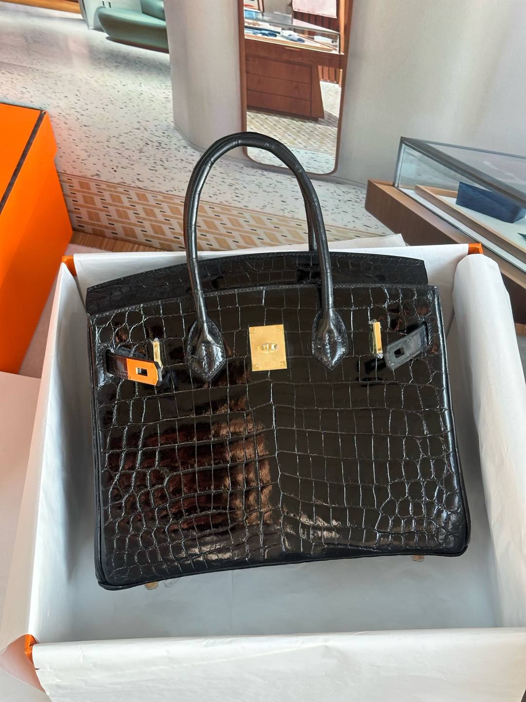 bk30CM.  尼罗鳄  黑色  金扣  现货  

进口尼罗鳄三张皮  手缝蜡线