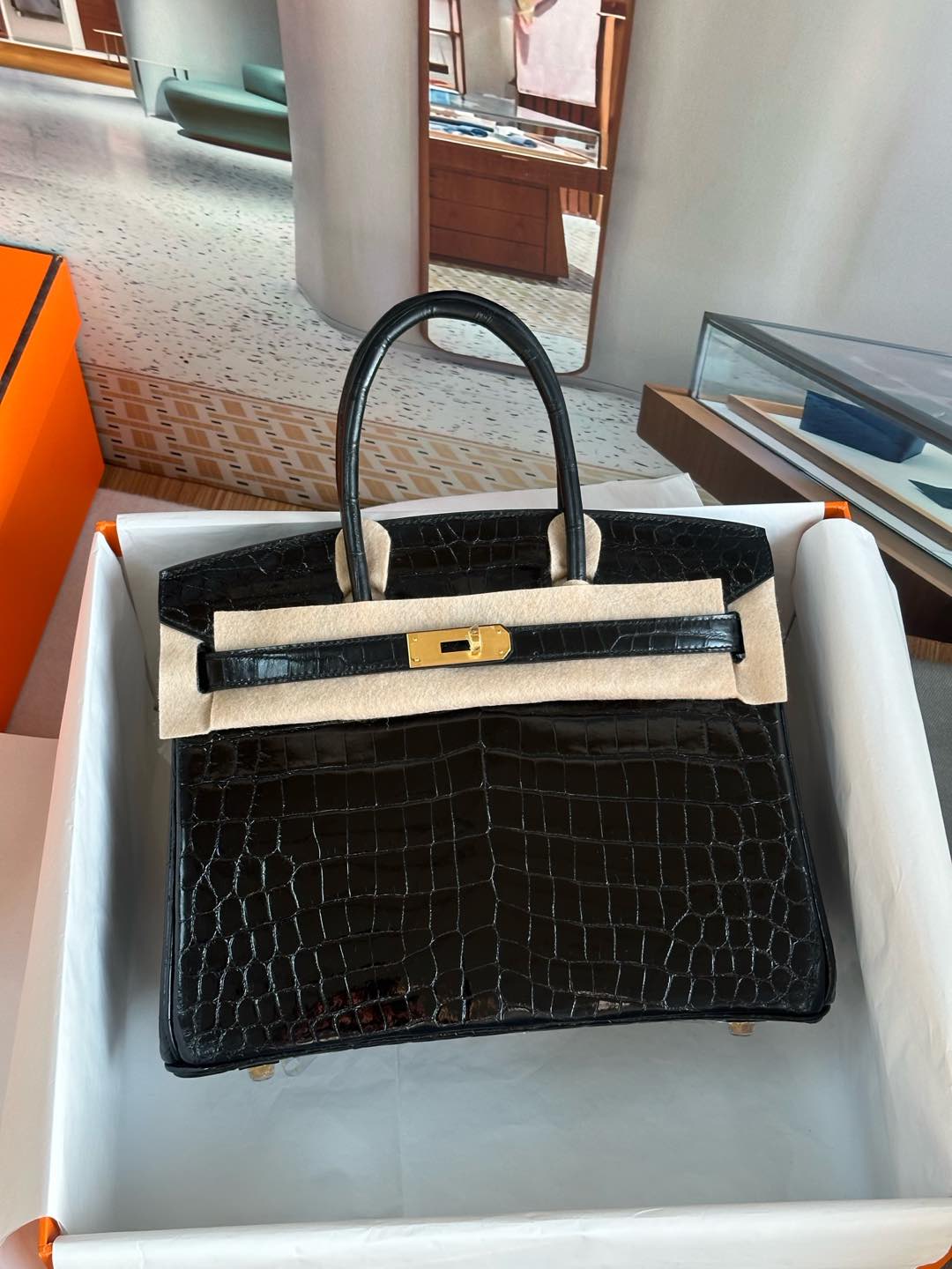 bk30CM.  尼罗鳄  黑色  金扣  现货  

进口尼罗鳄三张皮  手缝蜡线