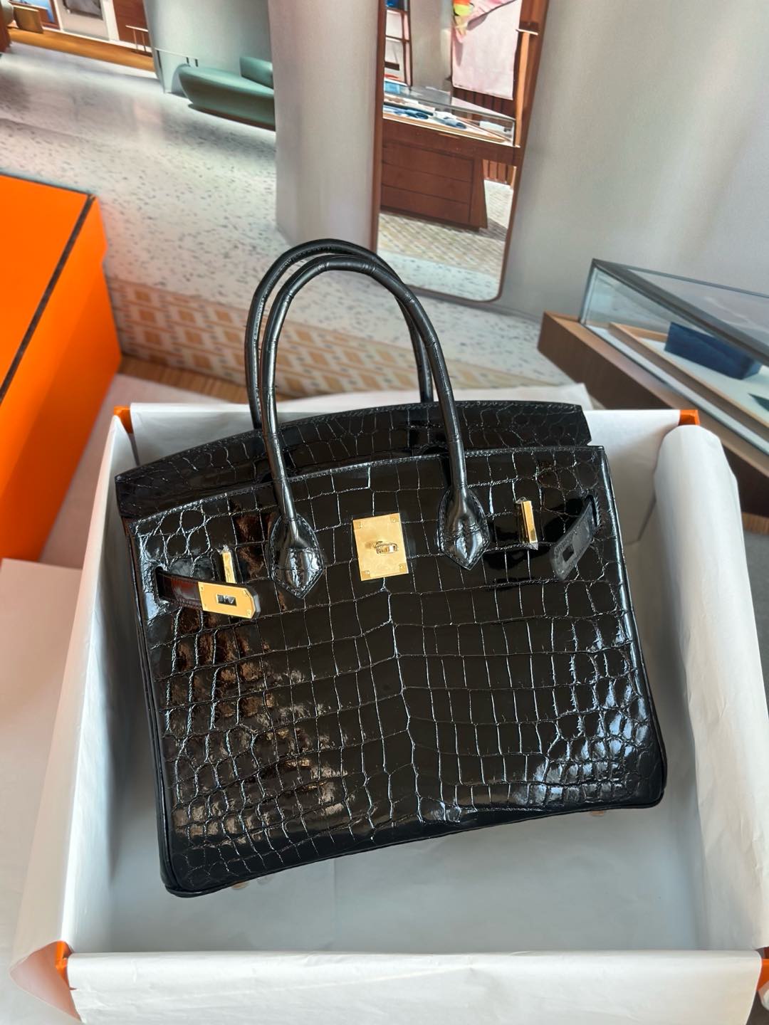 bk30CM.  尼罗鳄  黑色  金扣  现货  

进口尼罗鳄三张皮  手缝蜡线