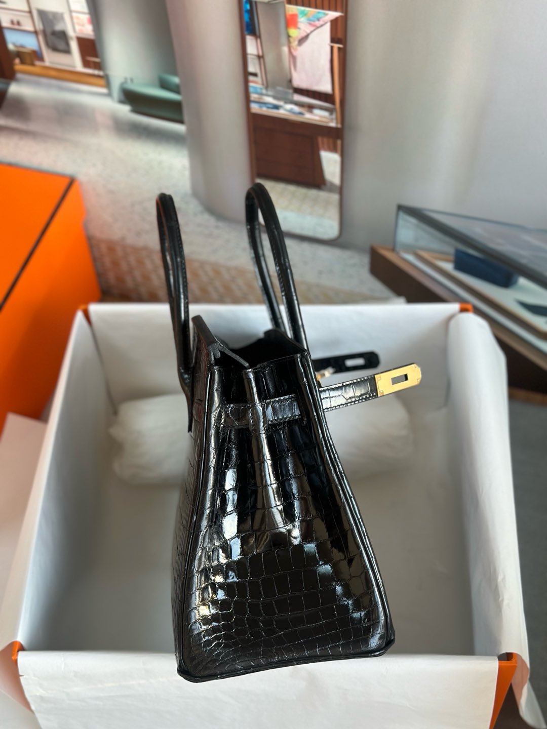 bk30CM.  尼罗鳄  黑色  金扣  现货  

进口尼罗鳄三张皮  手缝蜡线