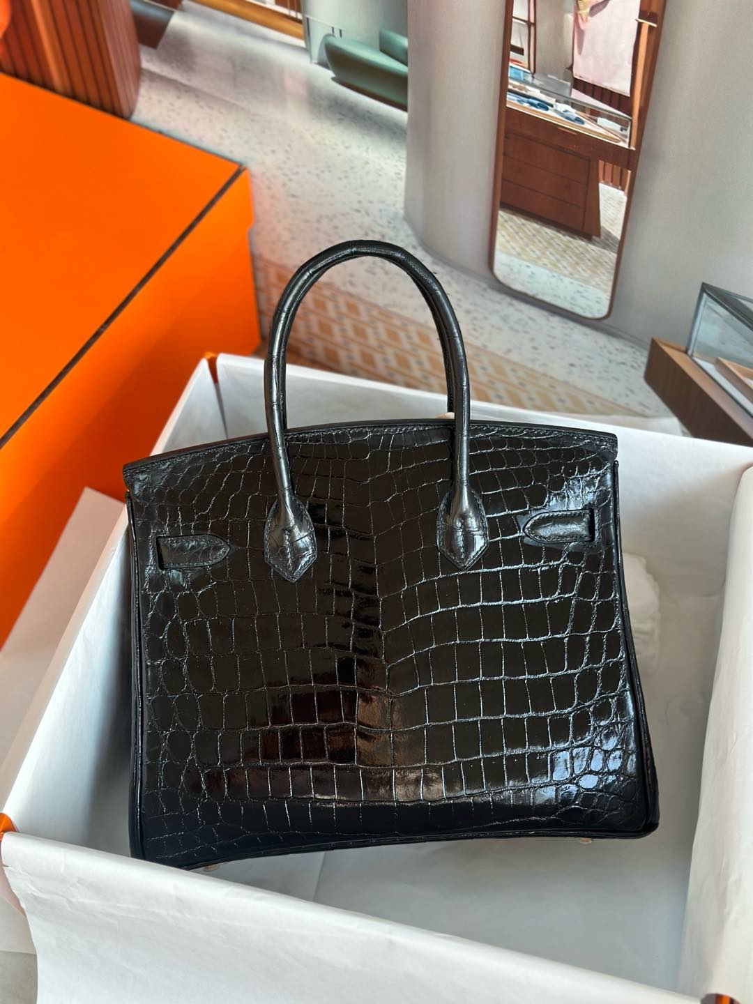 bk30CM.  尼罗鳄  黑色  金扣  现货  

进口尼罗鳄三张皮  手缝蜡线