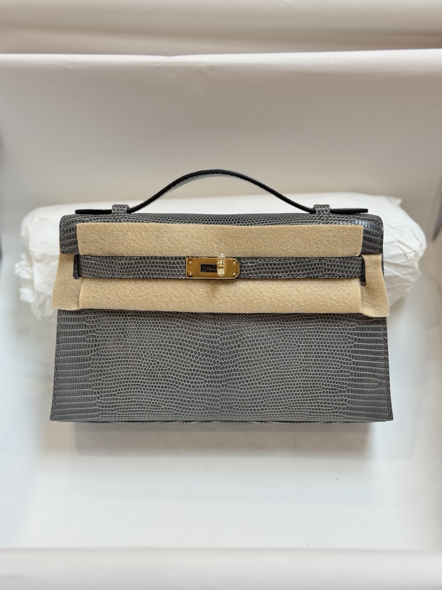 NO:700496,First generation 22cm hemp rope gray gold buckle in stock imported hc lizard skin pattern making top hand sewing wax thread, Hermes, hermes, Hermes,19860909一代22cm 麻绳灰 金扣现货 进口hc蜥蜴皮 对版制作顶级手缝蜡线,爱马仕,hermes,Hermes,,Bag