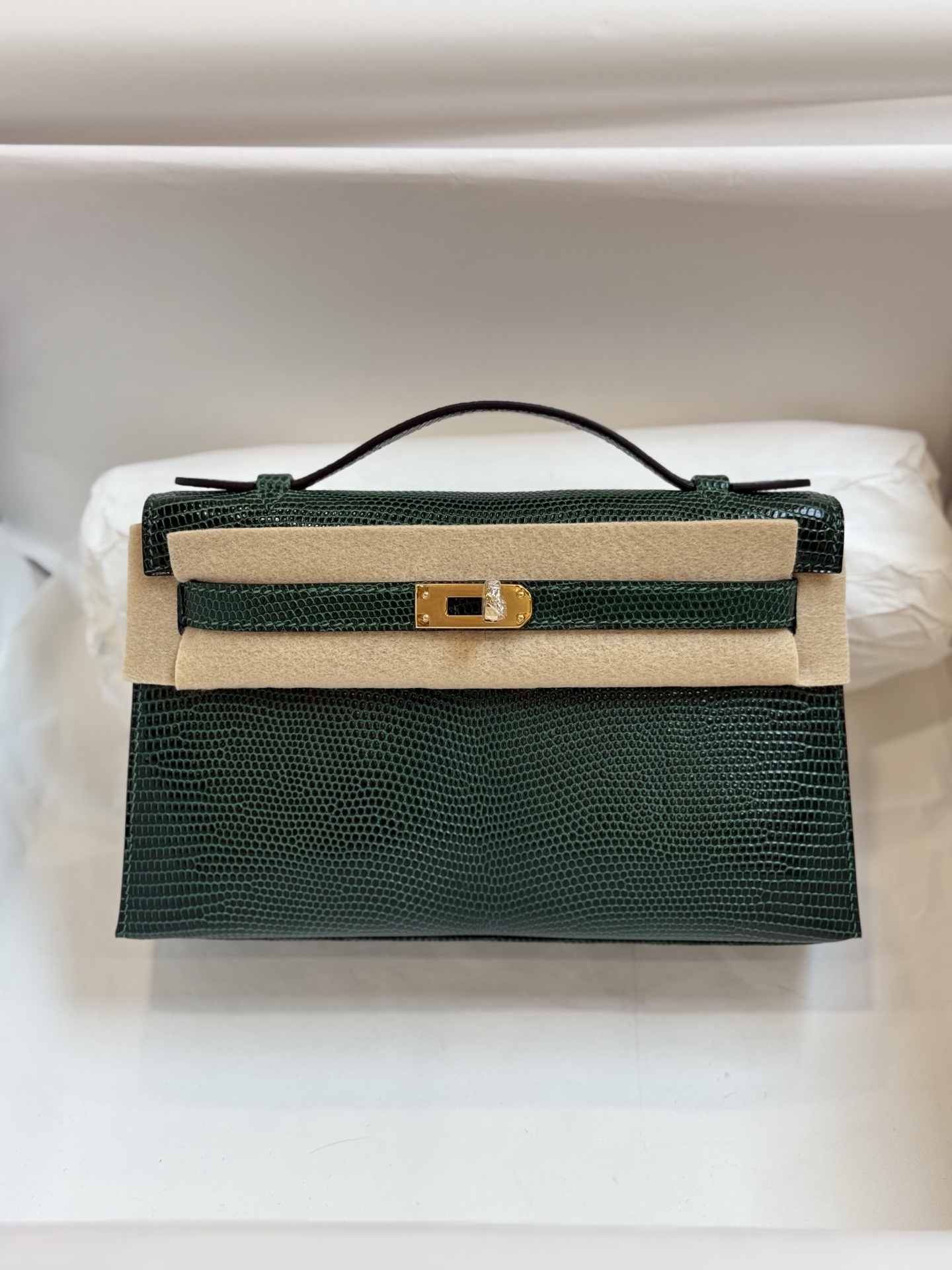 NO:700511,First generation 22cm cypress green gold buckle in stock imported hc lizard skin pattern making top hand sewing wax thread, Hermes, hermes, Hermes,19860909一代22cm 松柏绿 金扣现货 进口hc蜥蜴皮 对版制作顶级手缝蜡线,爱马仕,hermes,Hermes,,Bag