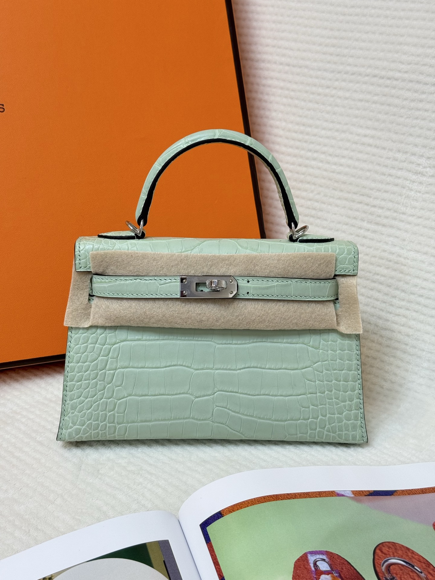 NO:699881,Kelly mini second generation 19cm American crocodile mint green silver buckle, imported hc water dyed American crocodile, top hand sewing wax thread, Hermes, hermes, Hermes,19860909Kelly mini二代19cm美洲鳄薄荷绿银扣 进口hc水染美洲鳄 顶级手缝蜡线,爱马仕,hermes,Hermes,,Bag