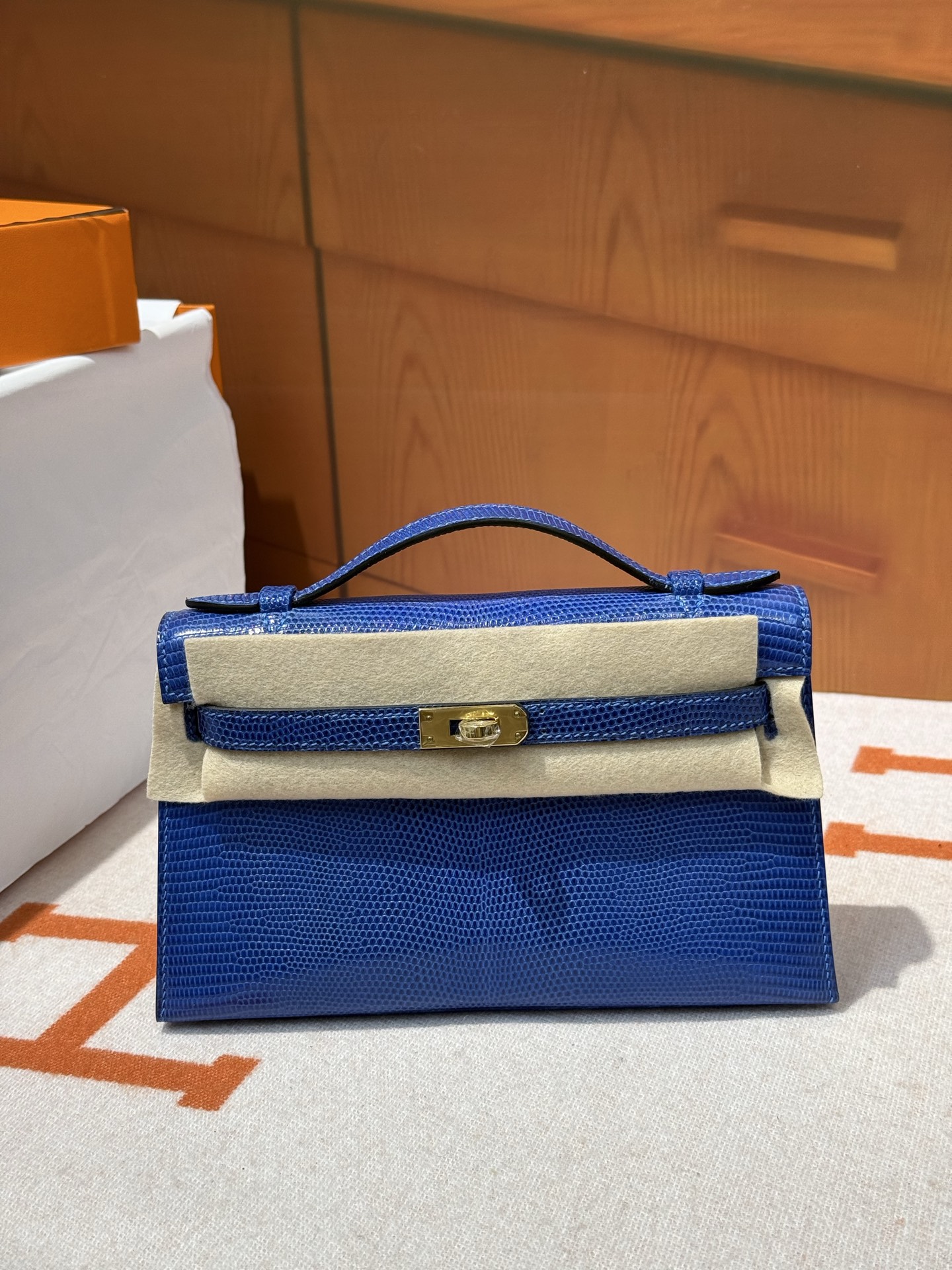 NO:700515,First generation 22cm sapphire blue spot imported hc lizard skin pattern making top hand sewing wax thread, Hermes, hermes, Hermes,19860909一代22cm 宝石蓝现货 进口hc蜥蜴皮 对版制作顶级手缝蜡线,爱马仕,hermes,Hermes,,Bag