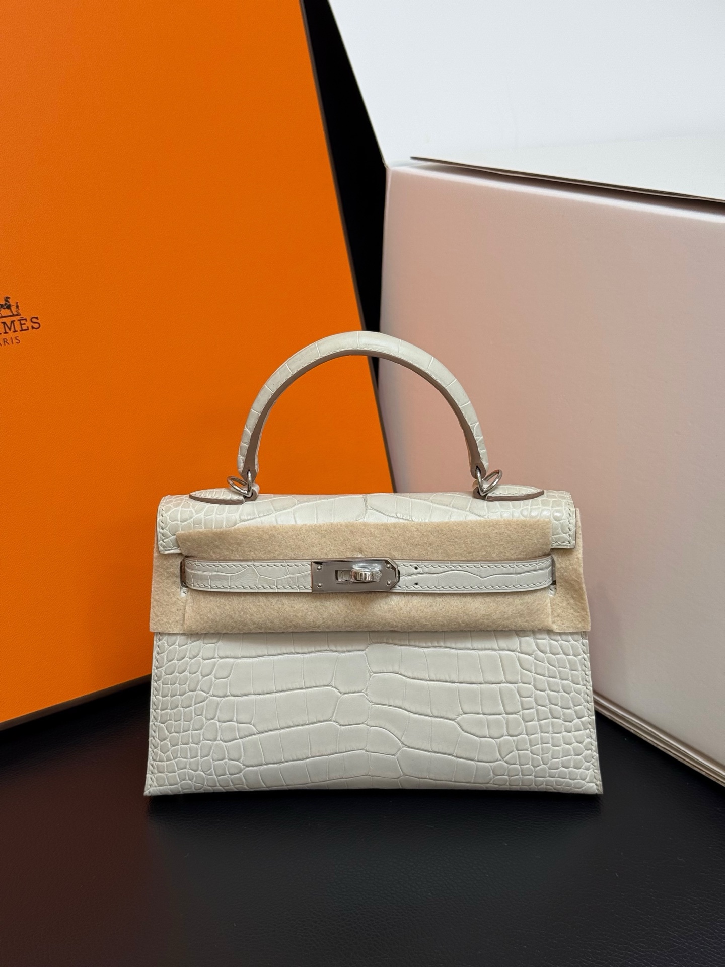 NO:699884,Kelly mini second generation 19cm American crocodile glacier silver buckle, imported hc water dyed American crocodile, top hand sewing wax thread, Hermes, Hermes, Hermes,19860909Kelly mini二代19cm美洲鳄冰川白银扣 进口hc水染美洲鳄 顶级手缝蜡线,爱马仕,hermes,Hermes,,Bag