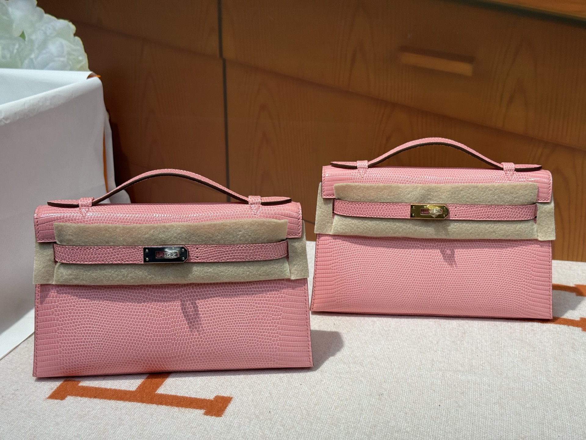 NO:700508,First generation 22cm cherry blossom pink silver buckle in stock imported hc lizard skin pattern making top hand sewing wax thread, Hermes, hermes, Hermes,19860909一代22cm 樱花粉 银扣现货 进口hc蜥蜴皮 对版制作顶级手缝蜡线,爱马仕,hermes,Hermes,,Bag