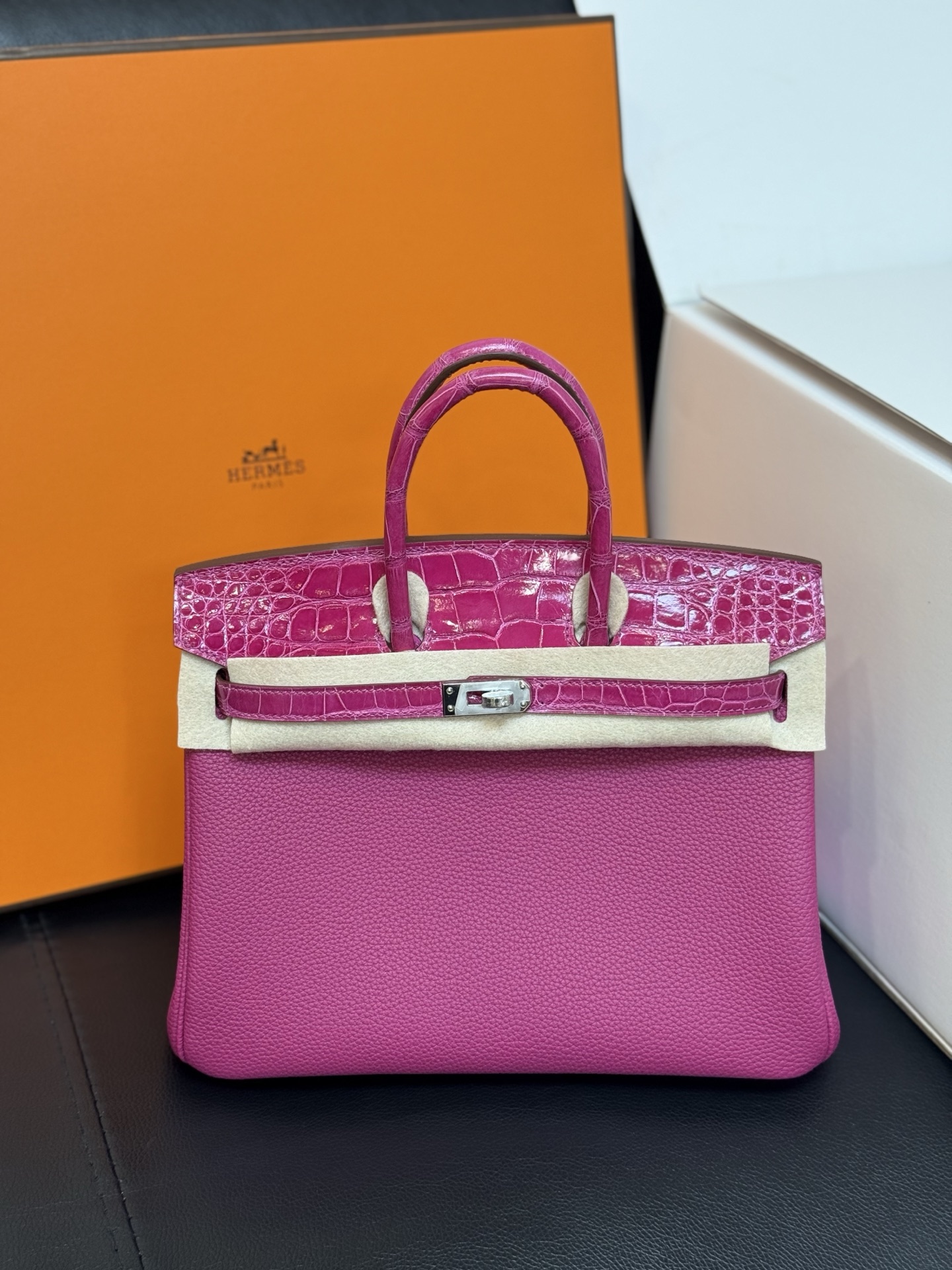 NO:701146,bk25 touch rose red silver buckle, real stock, imported American crocodile with togo leather, hand-stitched wax thread., Hermes, hermes, Hermes,19860909bk25 touch 玫红 银扣 现货实拍 进口美洲鳄搭配togo皮,手缝蜡线.,爱马仕,hermes,Hermes,,Bag