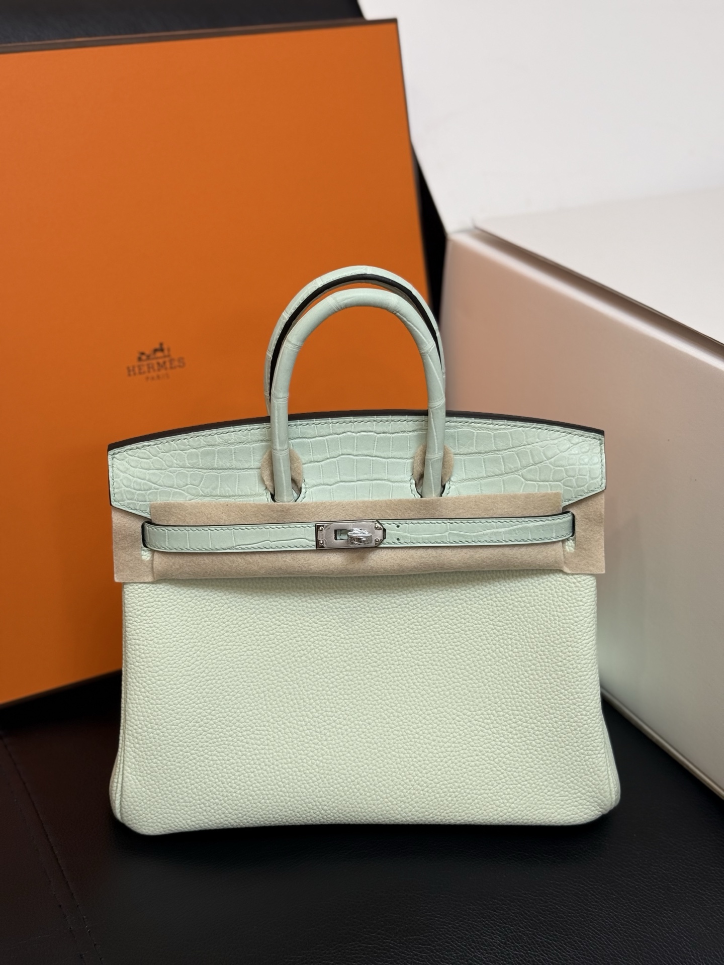 NO:701141,bk25 touch mint green silver buckle, real stock, imported crocodile with togo leather, hand-stitched wax thread., Hermes, hermes, Hermes,19860909bk25 touch 薄荷绿 银扣 现货实拍 进口湾鳄搭配togo皮,手缝蜡线.,爱马仕,hermes,Hermes,,Bag