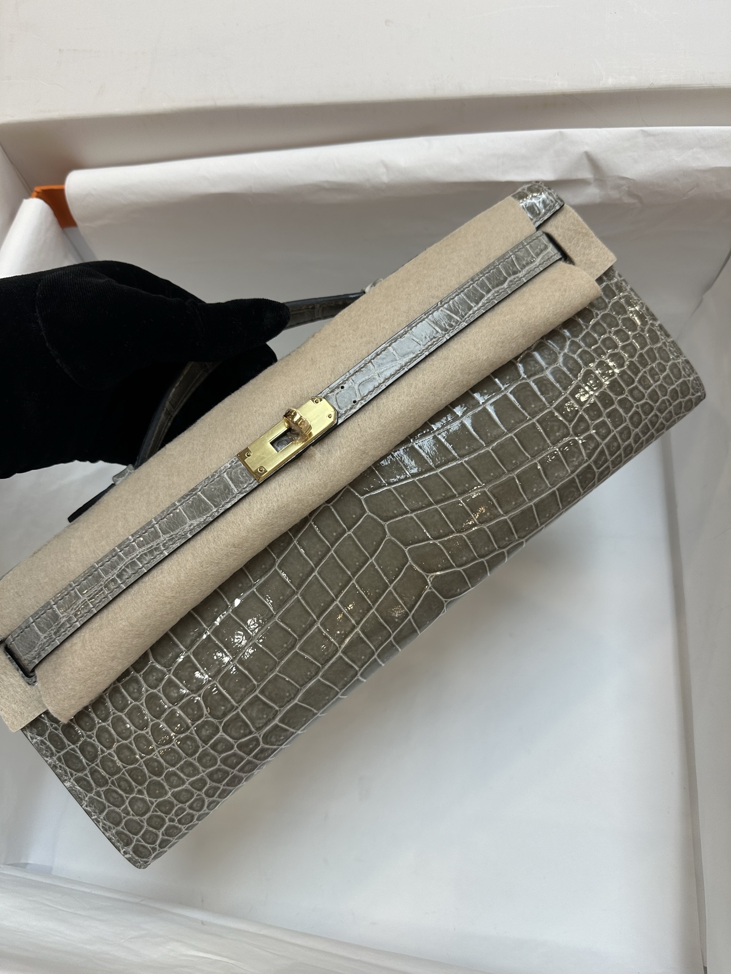 NO:717897,Evening bag Kelly cut 31cm turtledove gray gold buckle ready stock imported hc crocodile top hand sewing craftsmanship, Hermes, Hermes, Hermes,19860909晚宴包 Kelly cut 31cm 斑鸠灰 金扣 现货 进口hc湾鳄顶级手缝工艺,爱马仕,hermes,Hermes,,Bag