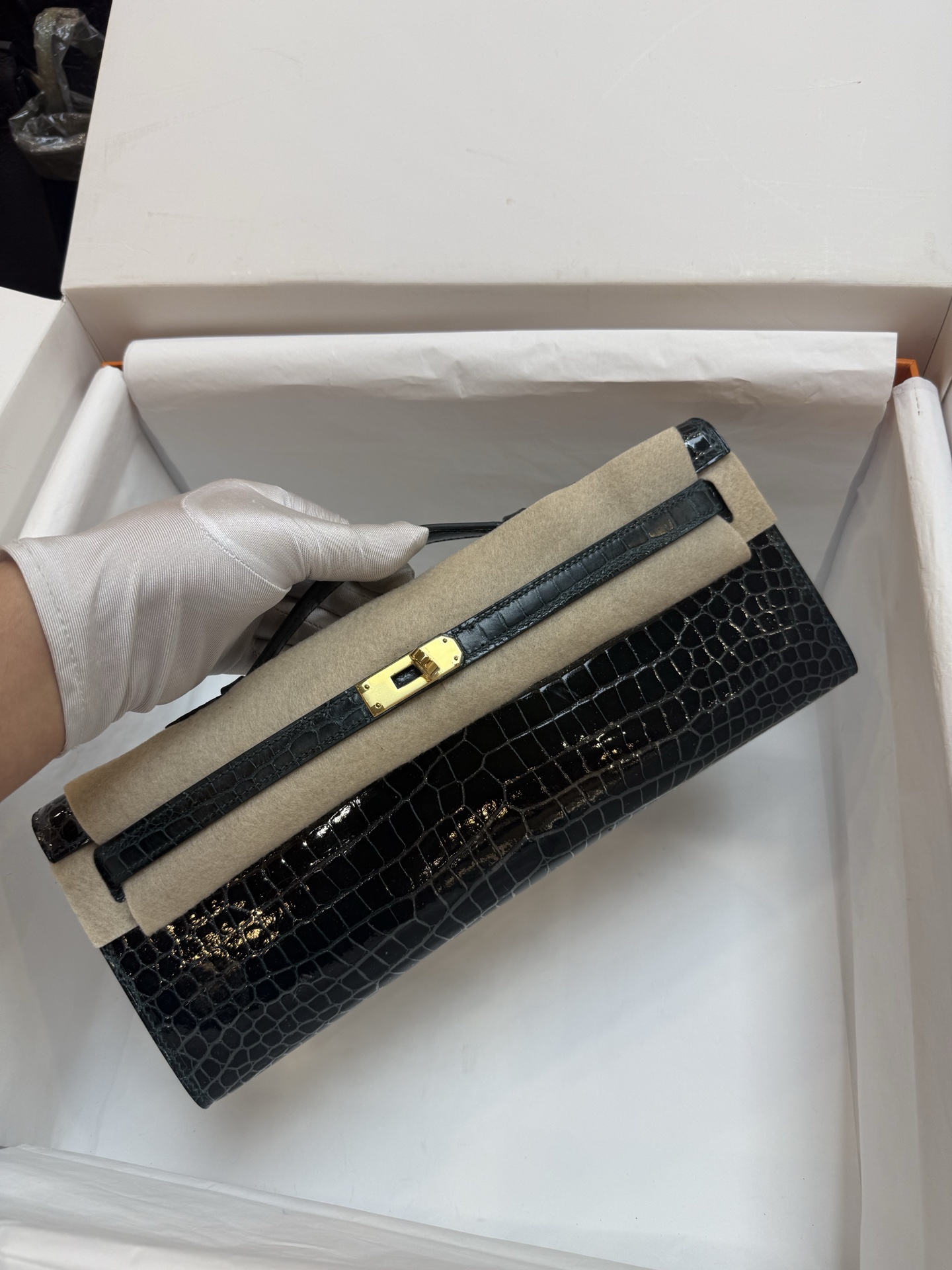 NO:717889,Evening bag Kelly cut 31cm Rousseau green gold buckle in stock imported hc crocodile top hand sewing technology, Hermes, hermes, Hermes,19860909晚宴包 Kelly cut 31cm 卢梭绿 金扣 现货 进口hc湾鳄顶级手缝工艺,爱马仕,hermes,Hermes,,Bag