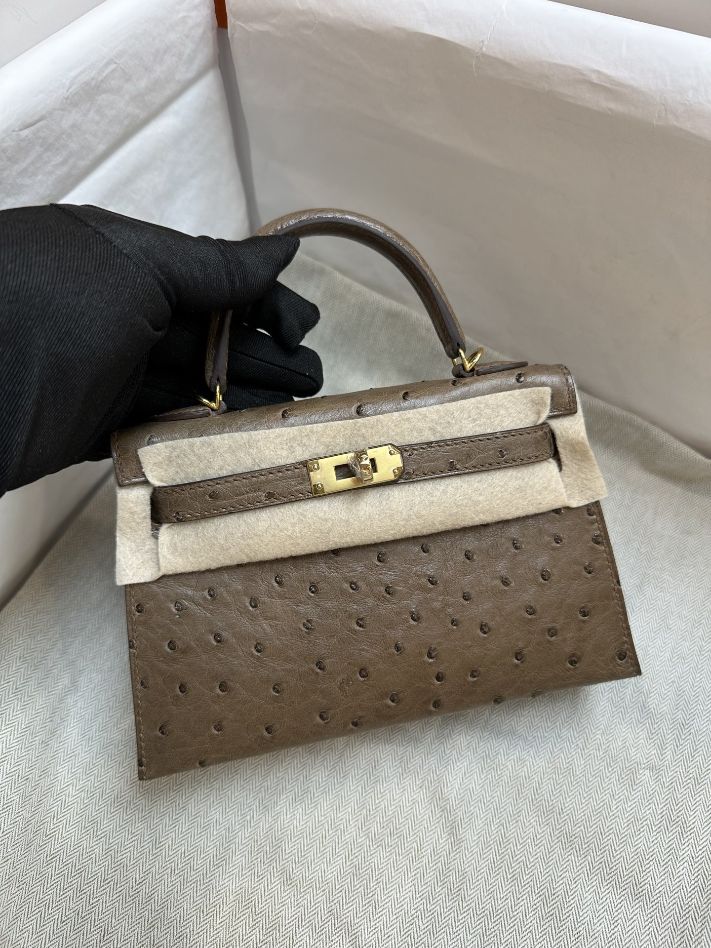 NO:717873,mini Kelly second generation 19cm imported KK ostrich skin elephant gray gold buckle top hand-stitched wax thread in stock, Hermes, hermes, ostrich skin, Hermes,19860909mini Kelly二代19cm进口kk鸵鸟皮 大象灰 金扣 顶级手缝蜡线 现货,爱马仕,hermes,ostrich skin,Hermes,,Bag
