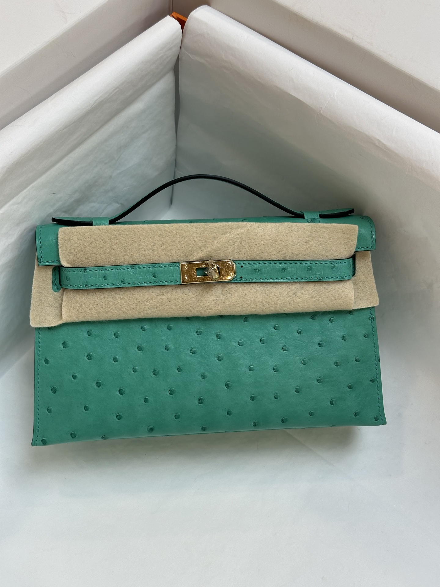 NO:717888,mini Kelly first generation 19cm imported KK ostrich skin Verona green gold buckle top hand-stitched wax thread full set of hand-made nails new arrivals, Hermes, hermes, ostrich skin, Hermes,19860909mini Kelly一代19cm 进口kk鸵鸟皮 维罗纳绿 金扣 顶级手缝蜡线 全套手工钉 新出现货,爱马仕,hermes,ostrich skin,Hermes,,Bag