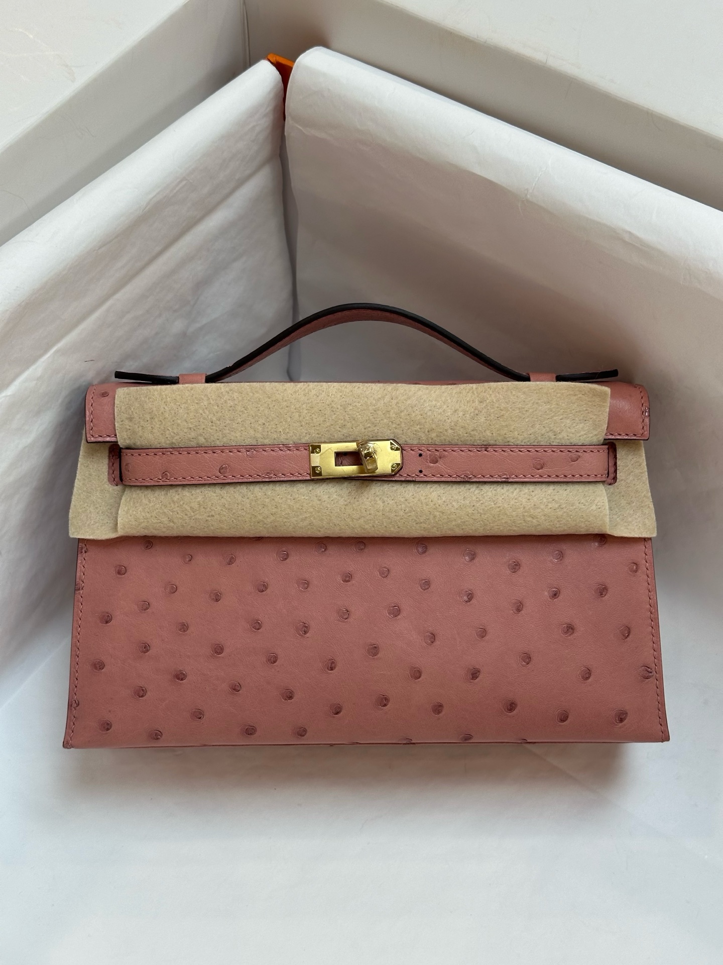 NO:717896,mini Kelly first generation 22cm imported KK ostrich skin ceramic powder gold buckle top hand sewing wax thread full set of handmade nails new arrivals, Hermes, hermes, ostrich skin, Hermes,19860909mini Kelly一代22cm 进口kk鸵鸟皮 陶瓷粉 金扣 顶级手缝蜡线 全套手工钉 新出现货,爱马仕,hermes,ostrich skin,Hermes,,Bag