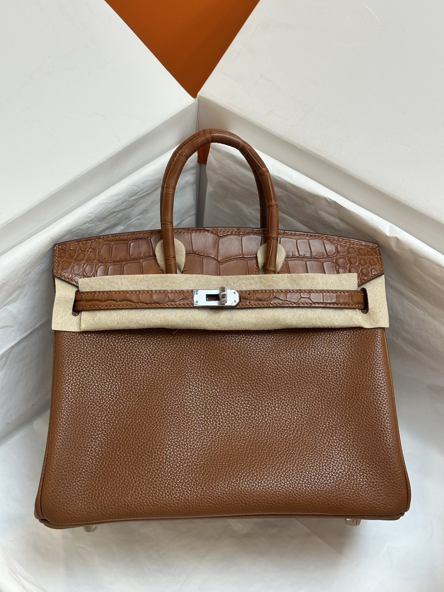 NO:701140,bk25touch saddle silver buckle, spot shot, imported American saddle with Fuba saddle leather, hand-stitched wax thread, hand-made nails, Hermes, hermes, Hermes,19860909bk25touch马鞍 银扣 现货实拍 进口美洲马鞍搭配福宝马鞍皮,手缝蜡线 手工钉,爱马仕,hermes,Hermes,,Bag